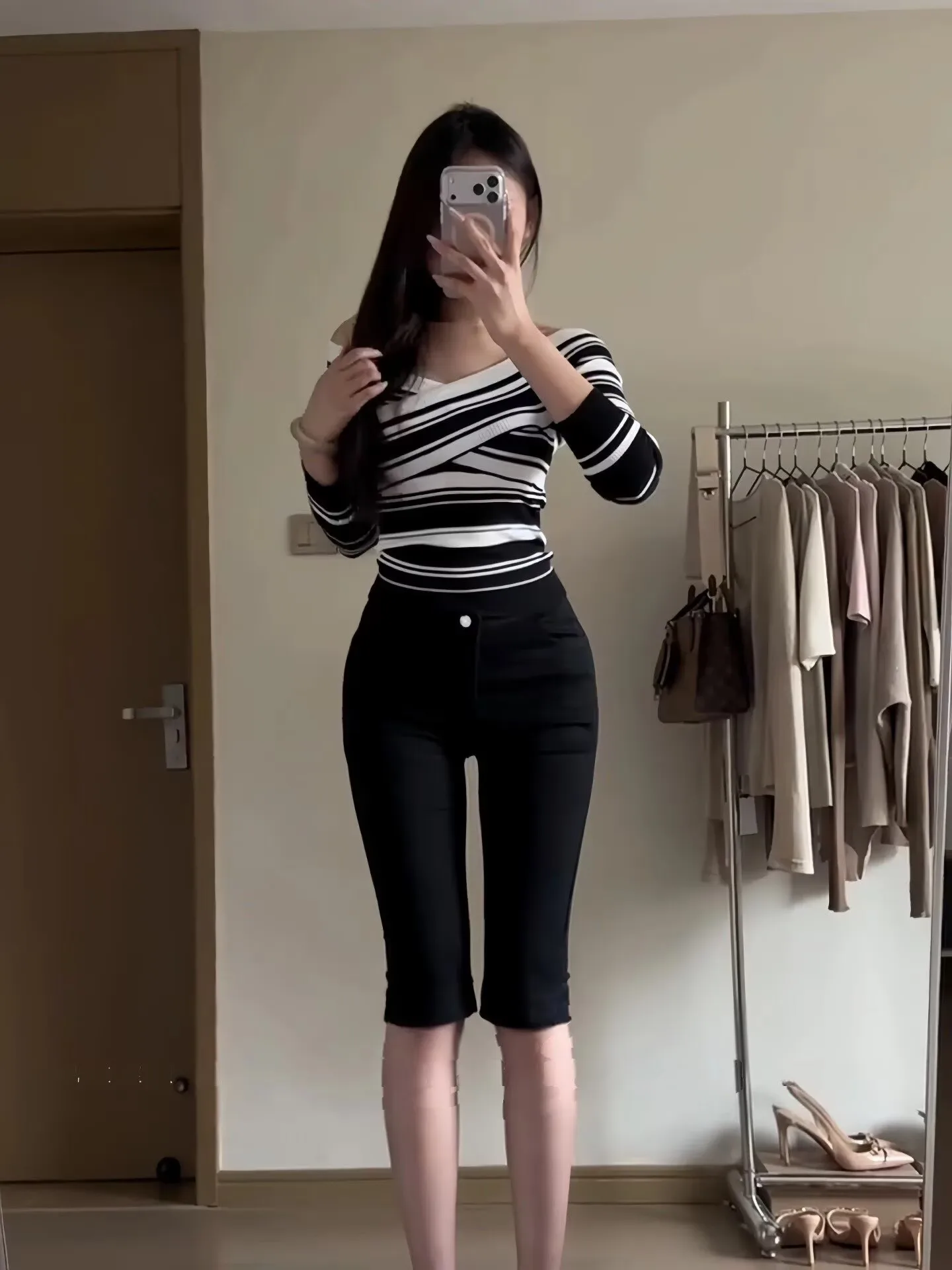 High Waist Slimming Jeans High Waist Split Denim Shorts Versatile Sexy Butt Lifting mid Stretch Cotton Summer Ladies Jeans
High Waist Slimming Jeans High Waist Split Denim Shorts Versatile Sexy Butt Lifting mid Stretch Cotton Summer Ladies Jeans