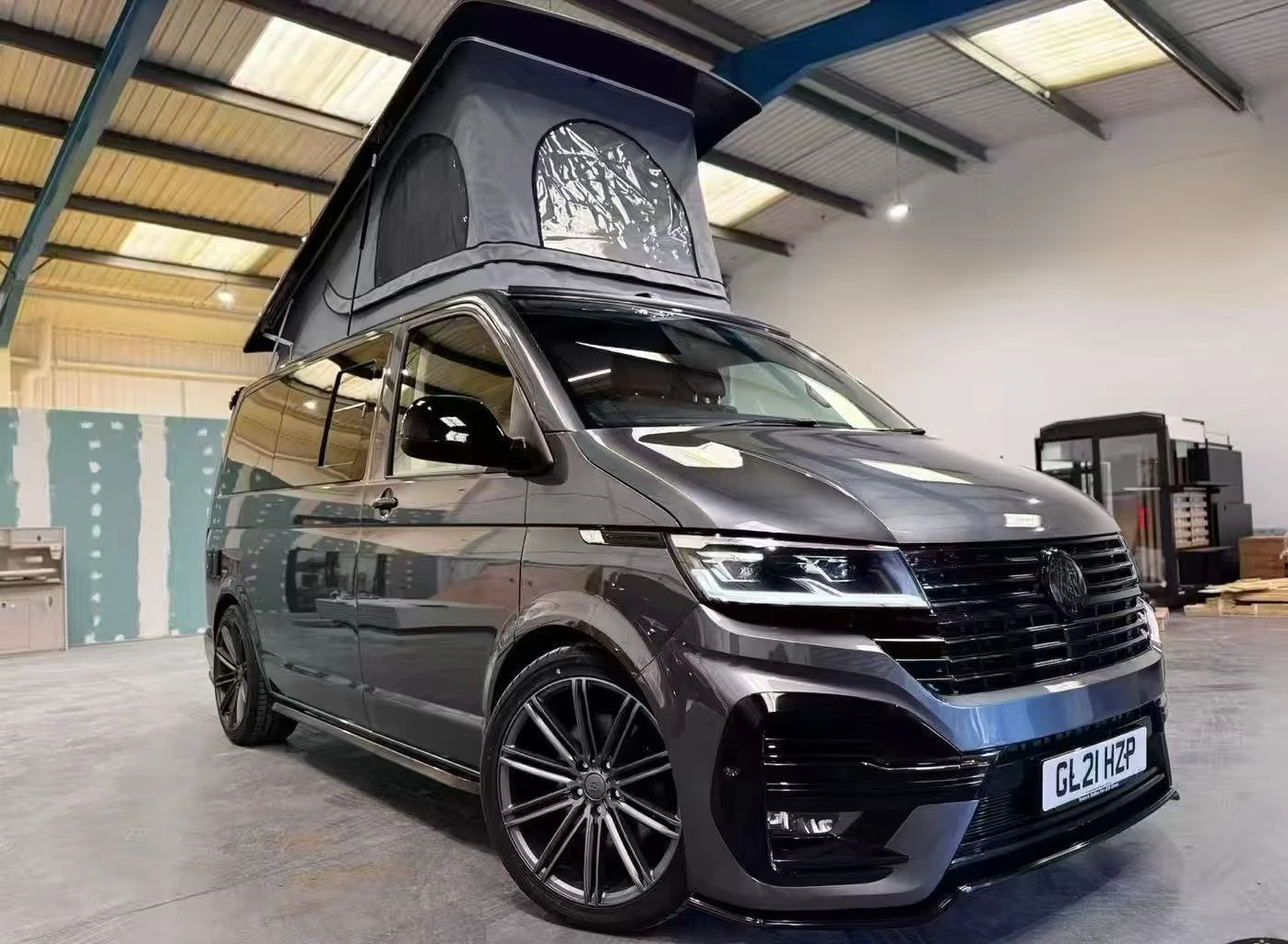Для коммерческих автомобилей VW Transporter T5: комплект обвеса в спортивном стиле T6.1 из ABS-пластика, передний бампер, 2012-2019 гг.
Для коммерческих автомобилей VW Transporter T5: комплект обвеса в спортивном стиле T6.1 из ABS-пластика, передний бампер, 2012-2019 гг.