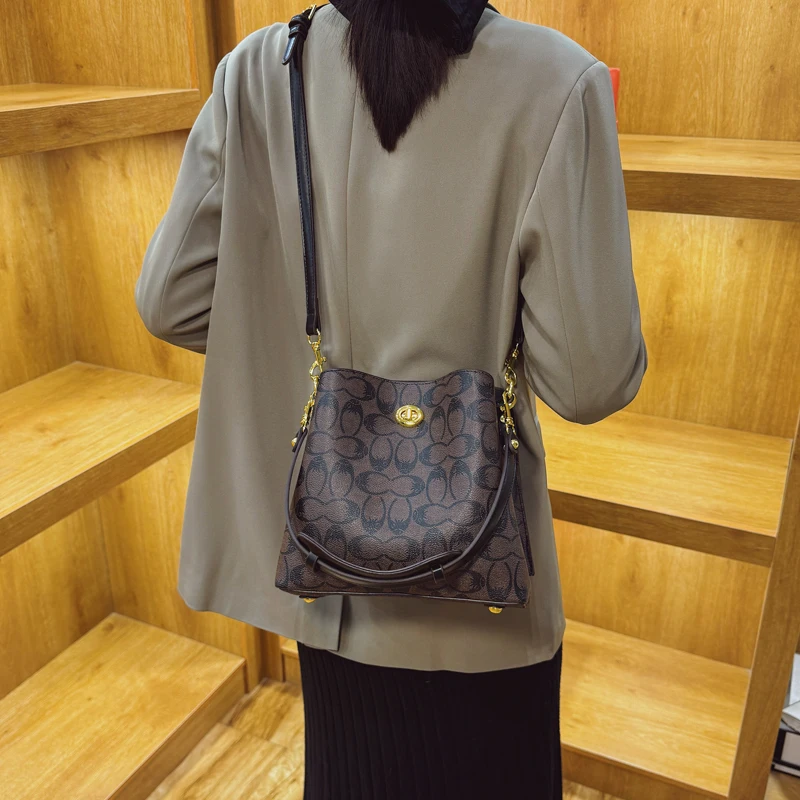 Luxury Solid Color Tote Bag For Women - Elegant Crossbody Messenger Vintage Minimalist Designer Leather Commuter Shopper
Luxury Solid Color Tote Bag For Women - Elegant Crossbody Messenger Vintage Minimalist Designer Leather Commuter Shopper