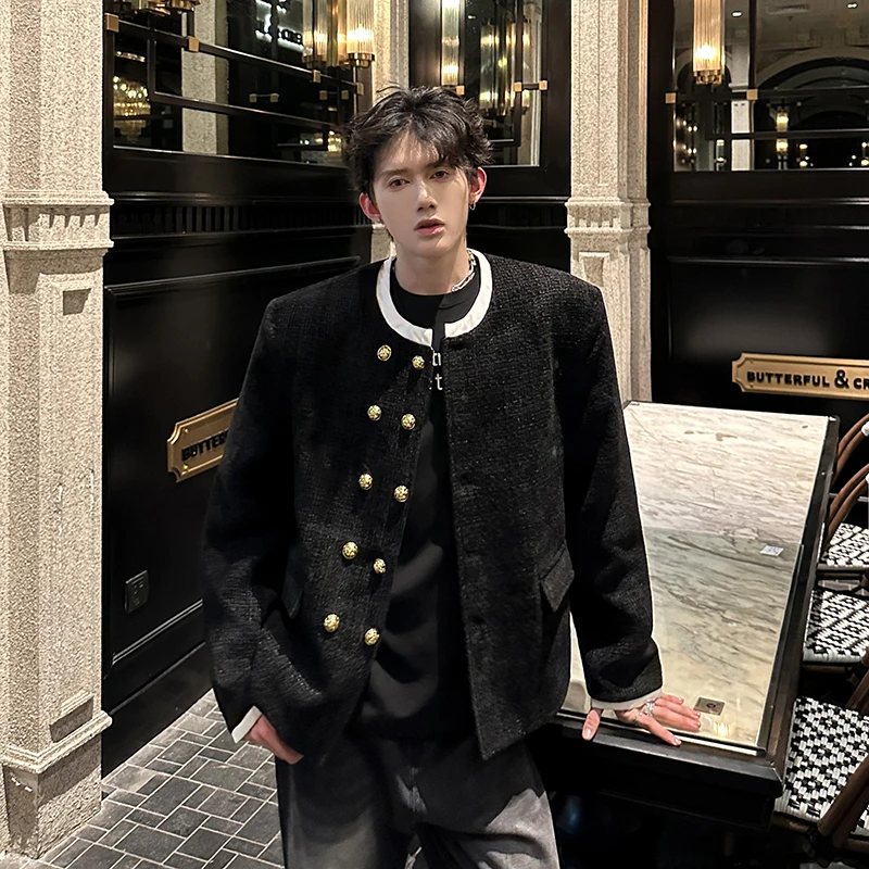 Zhang Zimo Men's Jacket Shoulder Pads round Neck Double Row Buttons Black White Splicing Winter Outerwear Fashion Urban Style
Zhang Zimo Men's Jacket Shoulder Pads round Neck Double Row Buttons Black White Splicing Winter Outerwear Fashion Urban Style