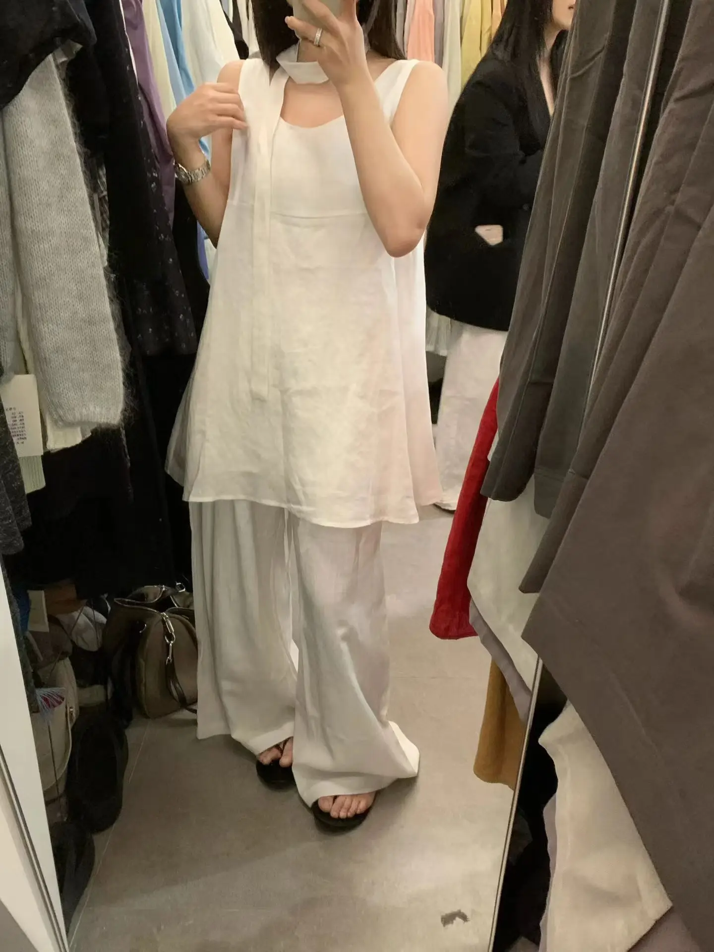 Elegant Casual White Sash Tank Top Women Summer Loose Versatile Mid-Length Sleeveless Shirt Versatile Simple Match All Seasons
Elegant Casual White Sash Tank Top Women Summer Loose Versatile Mid-Length Sleeveless Shirt Versatile Simple Match All Seasons