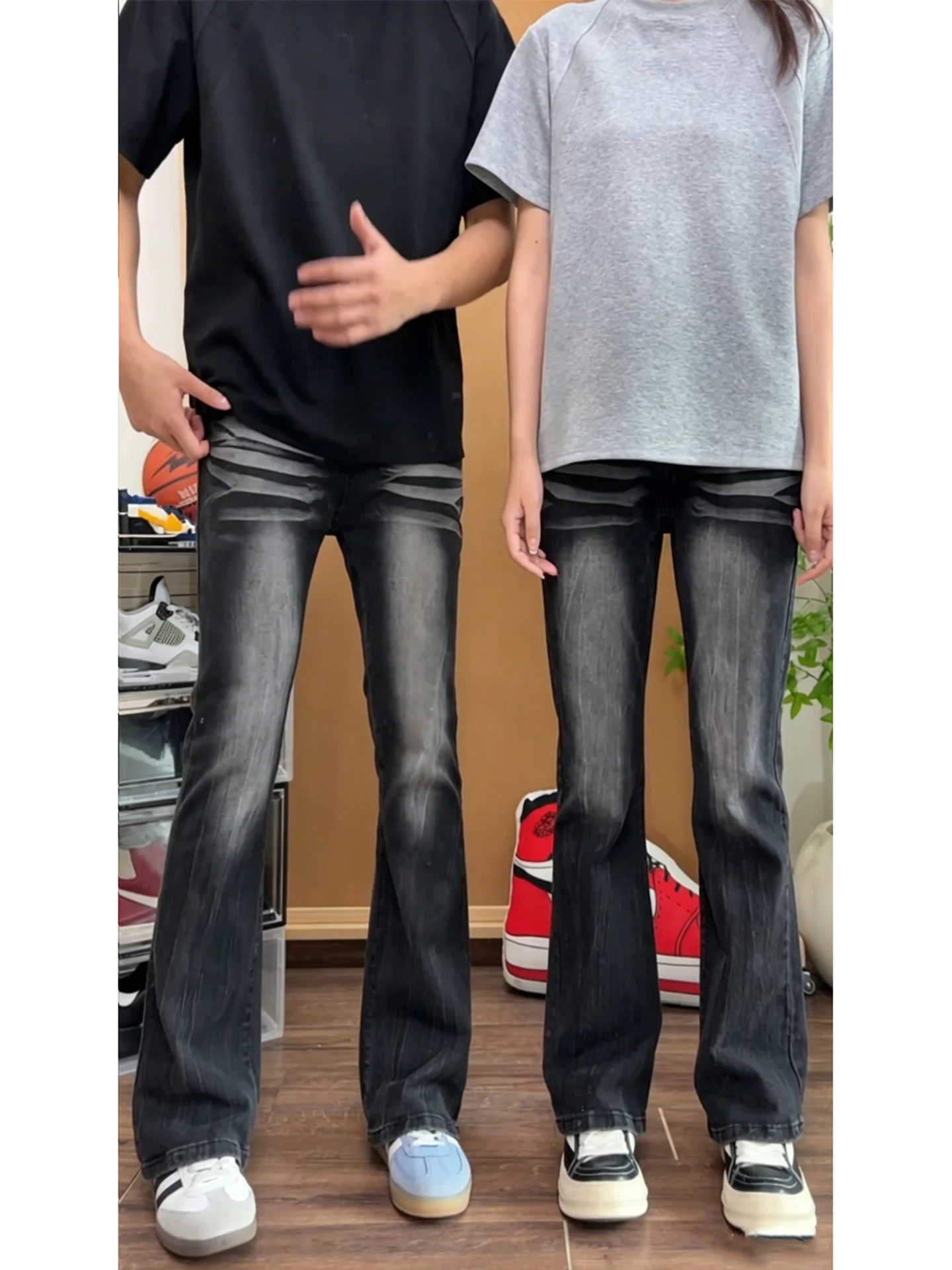 Washed Black Lightning Pattern Couple Jeans Men's American Vibe High Street Micro Flare Trendy Straight Leg Pants
Washed Black Lightning Pattern Couple Jeans Men's American Vibe High Street Micro Flare Trendy Straight Leg Pants