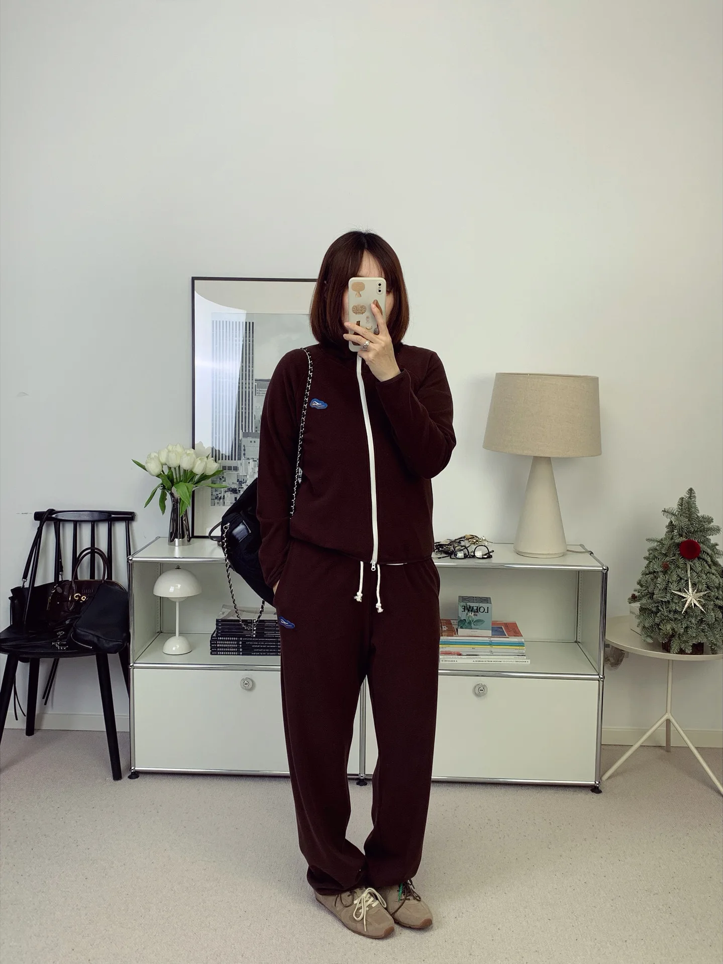 Легкий уличный спортивный костюм на молнии: толстовка и брюки с эластичным поясом, утепленные флисом, с длинными рукавами, повседневный стиль
Легкий уличный спортивный костюм на молнии: толстовка и брюки с эластичным поясом, утепленные флисом, с длинными рукавами, повседневный стиль