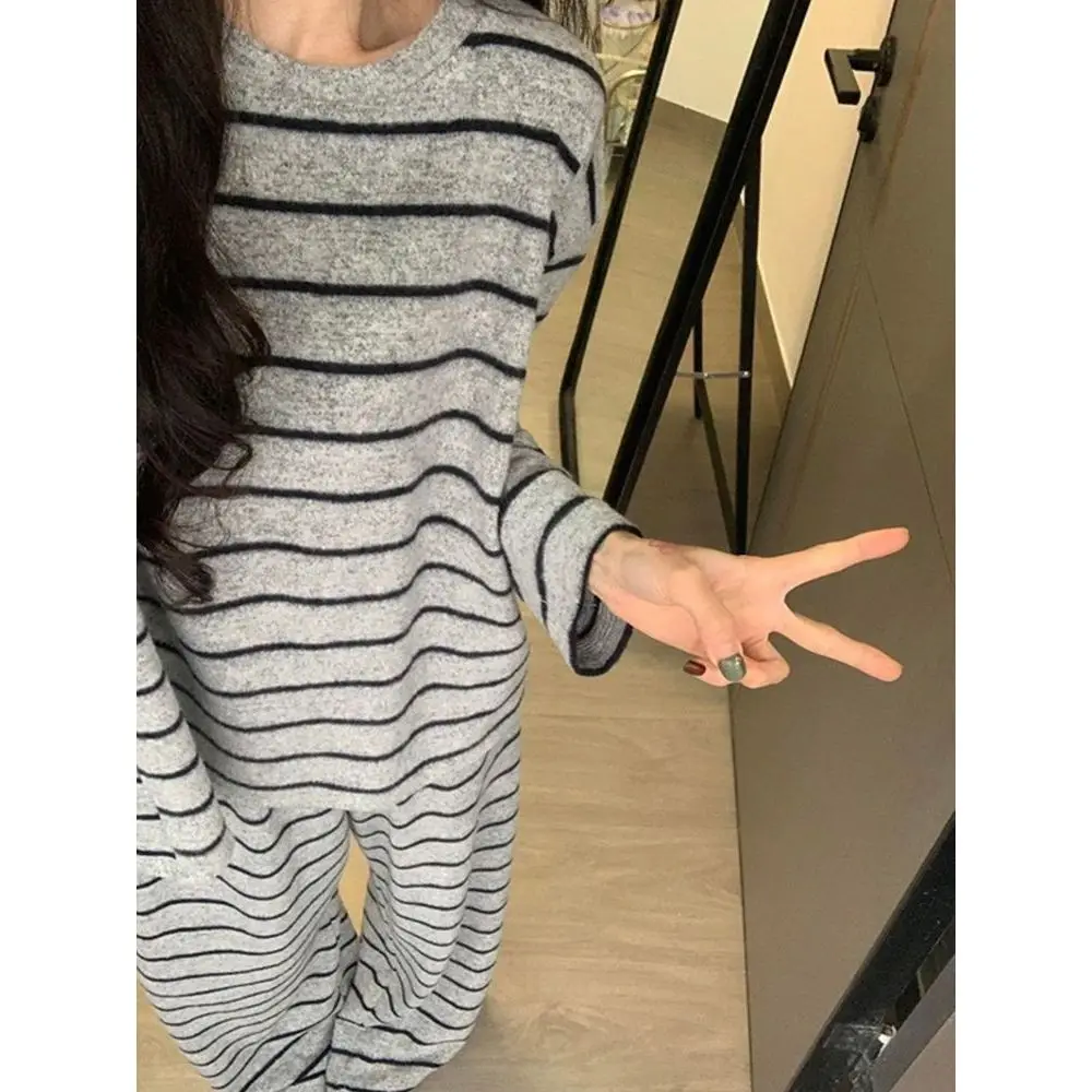 Autumn Winter Women's Sleepwear Simple Striped Loose Long Sleeve Long Pants Velvet Home Clothes Set Can Be Worn outside
Autumn Winter Women's Sleepwear Simple Striped Loose Long Sleeve Long Pants Velvet Home Clothes Set Can Be Worn outside