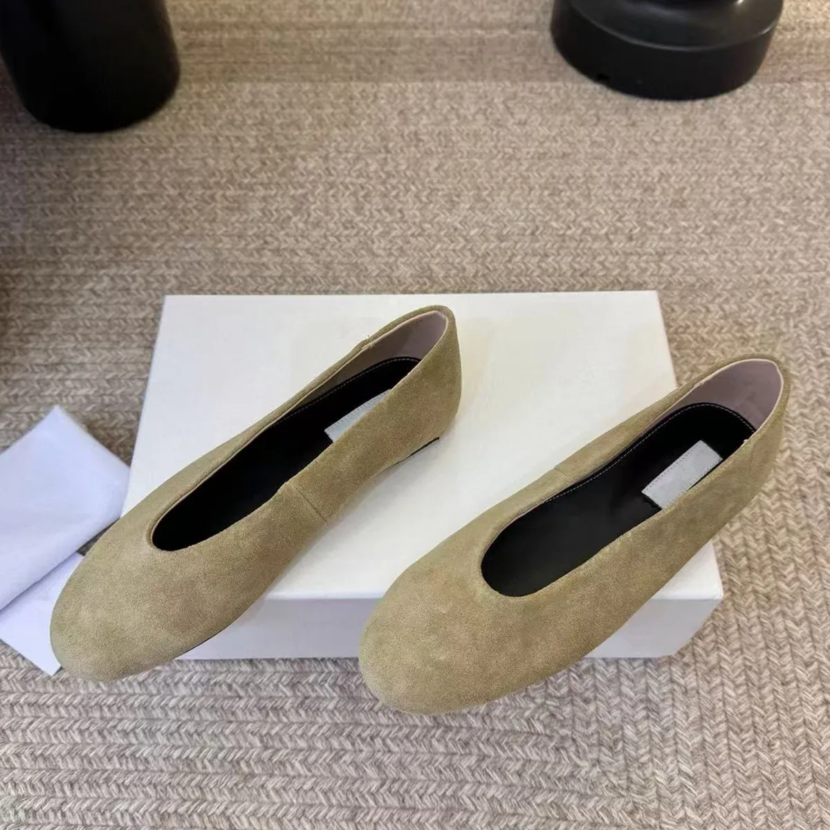 Retro genuine leather loafers for women's new versatile one foot single shoe round toe commuting flat bottom comfortable loafers
Retro genuine leather loafers for women's new versatile one foot single shoe round toe commuting flat bottom comfortable loafers
