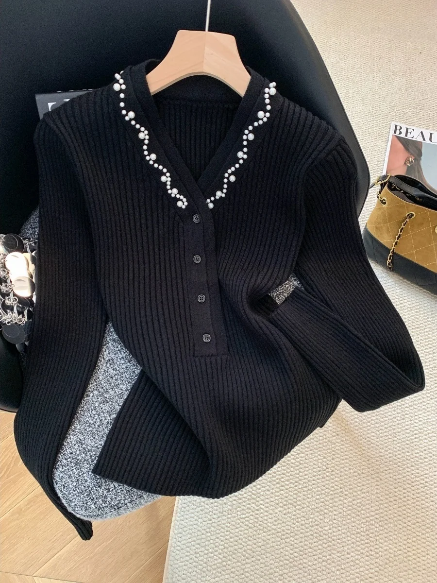 Облегающий вязаный топ с V-образным вырезом для женщин, украшенный жемчугом, базовый слой, осенне-зимний, модный, стильный
Облегающий вязаный топ с V-образным вырезом для женщин, украшенный жемчугом, базовый слой, осенне-зимний, модный, стильный
