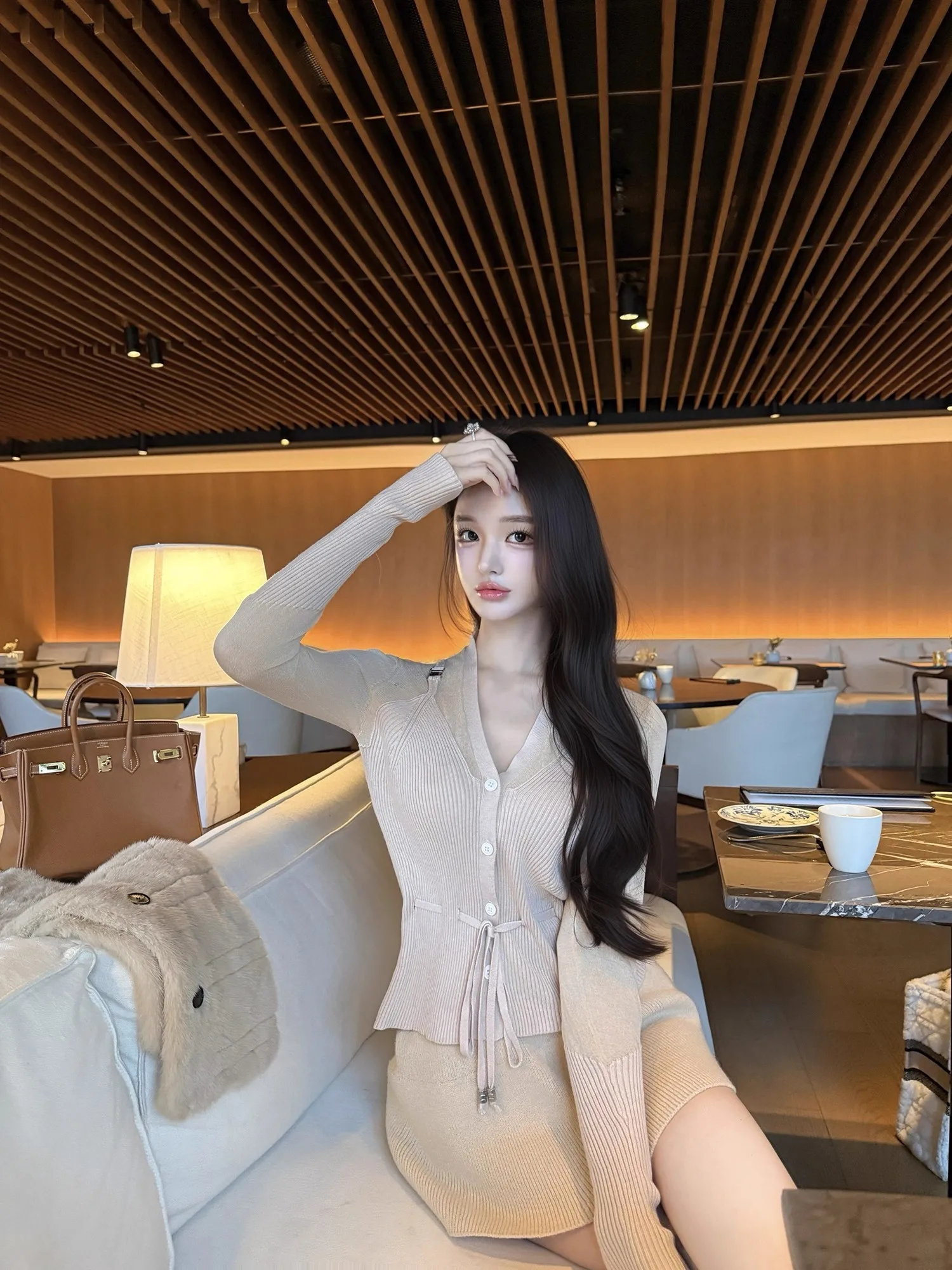 e Knitted Open Cardigan Gentlewoman's Private Wardrobe Micro Transparency Clever Design Versatile Long Sve V-Ne Coat
e Knitted Open Cardigan Gentlewoman's Private Wardrobe Micro Transparency Clever Design Versatile Long Sve V-Ne Coat