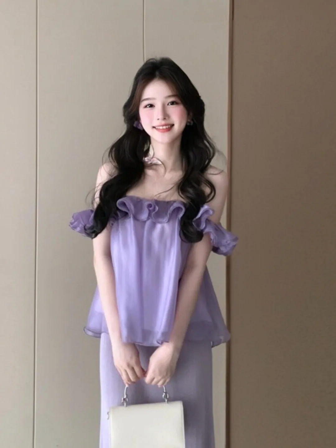Elegant Gentle Style Asymmetrical Shoulder Lace Trim Chiffon Top Unique Beautiful Summer 2026 Fashion for Young Women
Elegant Gentle Style Asymmetrical Shoulder Lace Trim Chiffon Top Unique Beautiful Summer 2026 Fashion for Young Women