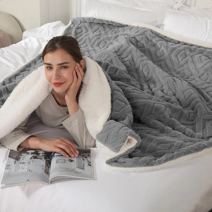 Одеяло с электрическим подогревом, двойной размер 62 x 84 Пушистое ультрамягкое электрическое одеяло с 3D стильным дизайном 240 г плюс 200 г Шерпа 5 Fas
Одеяло с электрическим подогревом, двойной размер 62 x 84 Пушистое ультрамягкое электрическое одеяло с 3D стильным дизайном 240 г плюс 200 г Шерпа 5 Fas