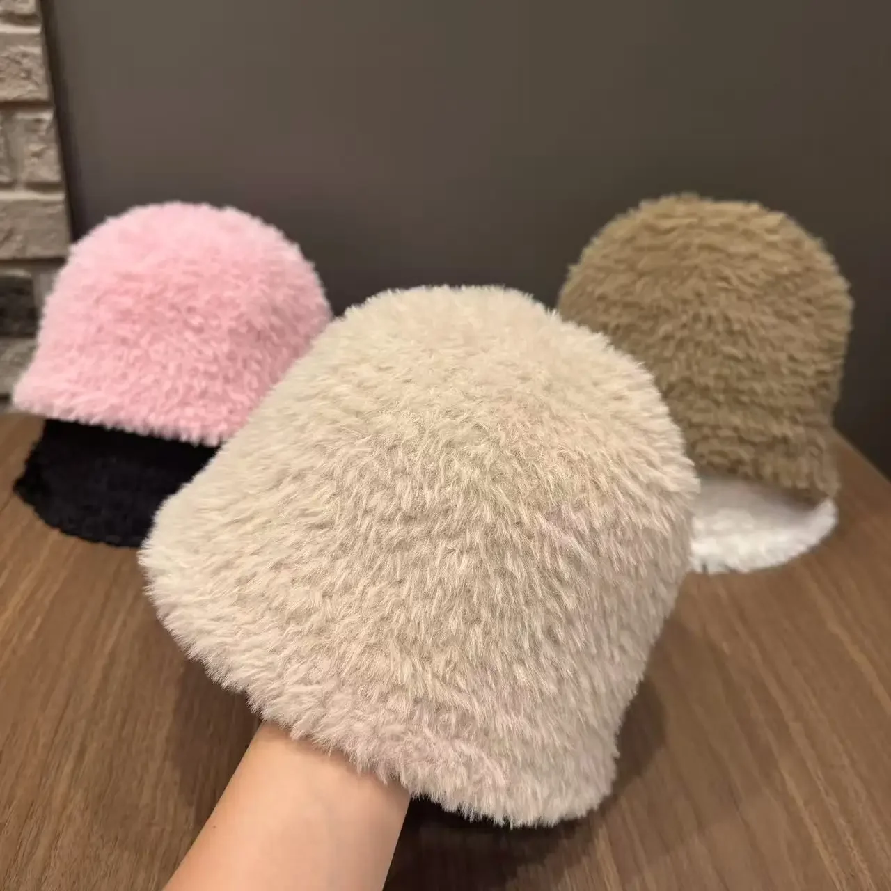 Сплошная цветная плюшевая детская панама, зимняя теплая пушистая шапка в рыбацком стиле из искусственного меха для девочек и детей, уличная ветрозащитная панама
Сплошная цветная плюшевая детская панама, зимняя теплая пушистая шапка в рыбацком стиле из искусственного меха для девочек и детей, уличная ветрозащитная панама