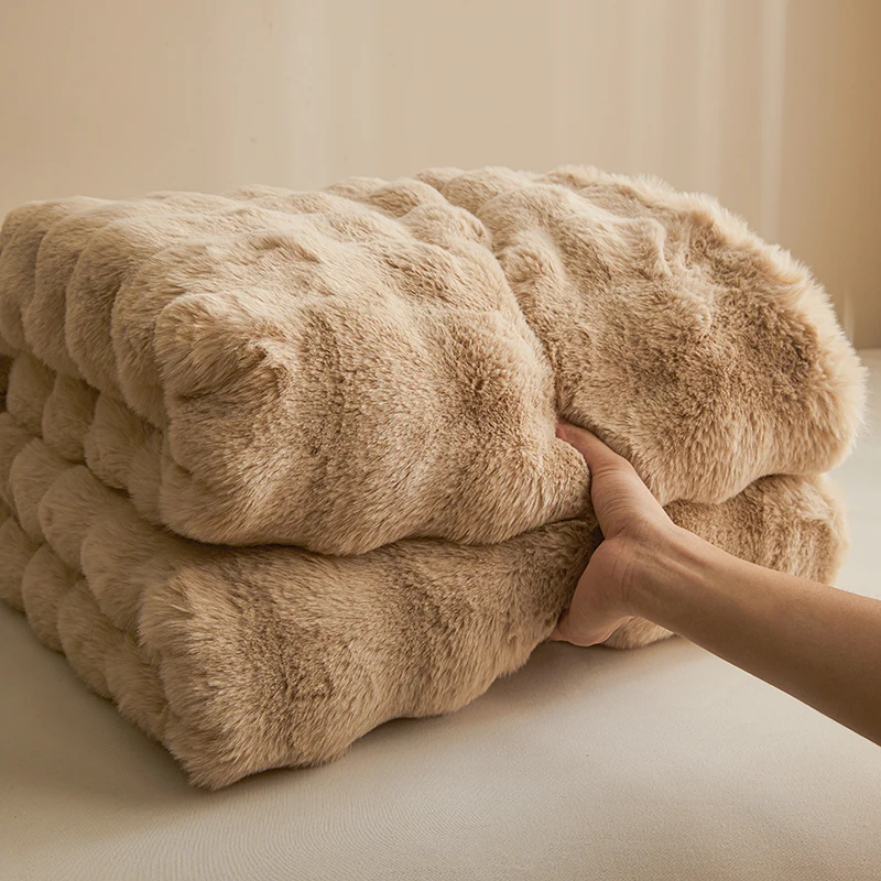 Luxury Solid Color Faux Rabbit Fur Blanket Winter Thickened Warm Faux Fur Blanket Soft Fluffy Throws Blankets for Sofa Bed Naps
Luxury Solid Color Faux Rabbit Fur Blanket Winter Thickened Warm Faux Fur Blanket Soft Fluffy Throws Blankets for Sofa Bed Naps