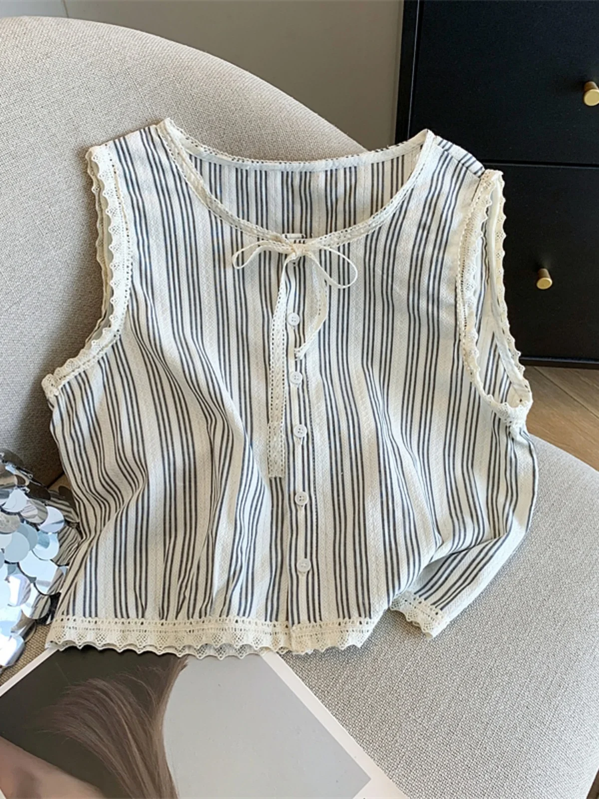Women's Retro Striped Vest Lace Belted Slim Fit Short Shirt Korean Style Commute Cotton No Sleeve round Neck Button up
Women's Retro Striped Vest Lace Belted Slim Fit Short Shirt Korean Style Commute Cotton No Sleeve round Neck Button up