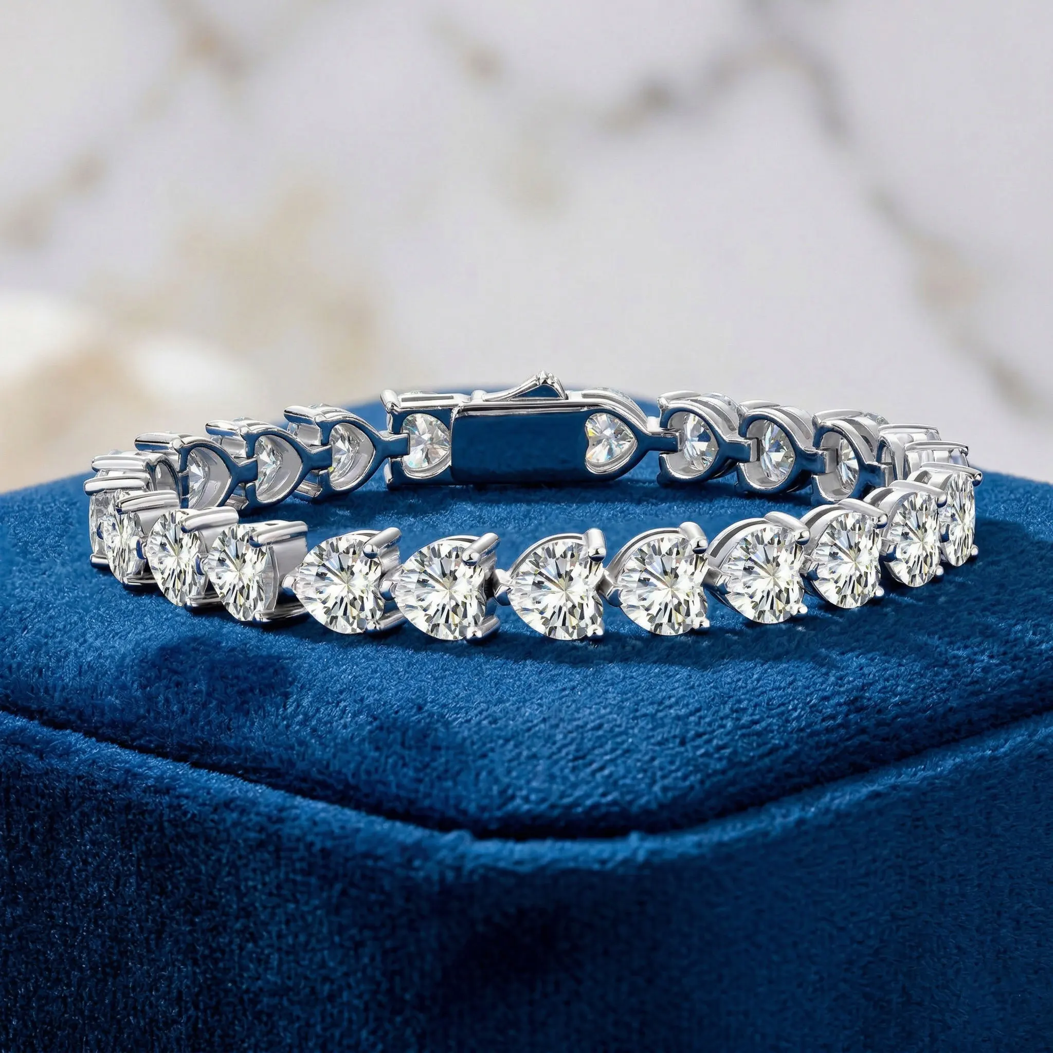 Romantic 17.2g Real Moissanite Heart Bracelet 925 Silver VVS1 D Color Iced Out Diamond Link Bangle Wedding Anniversary Gift
Romantic 17.2g Real Moissanite Heart Bracelet 925 Silver VVS1 D Color Iced Out Diamond Link Bangle Wedding Anniversary Gift