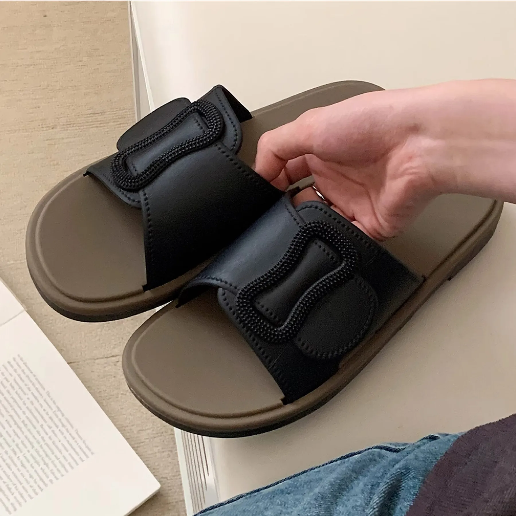 Women Man Slippers Cool Drag Color Matching Fashionable Flat Bottom Summer Slippers Outdoor Wear Flip Flops
Women Man Slippers Cool Drag Color Matching Fashionable Flat Bottom Summer Slippers Outdoor Wear Flip Flops