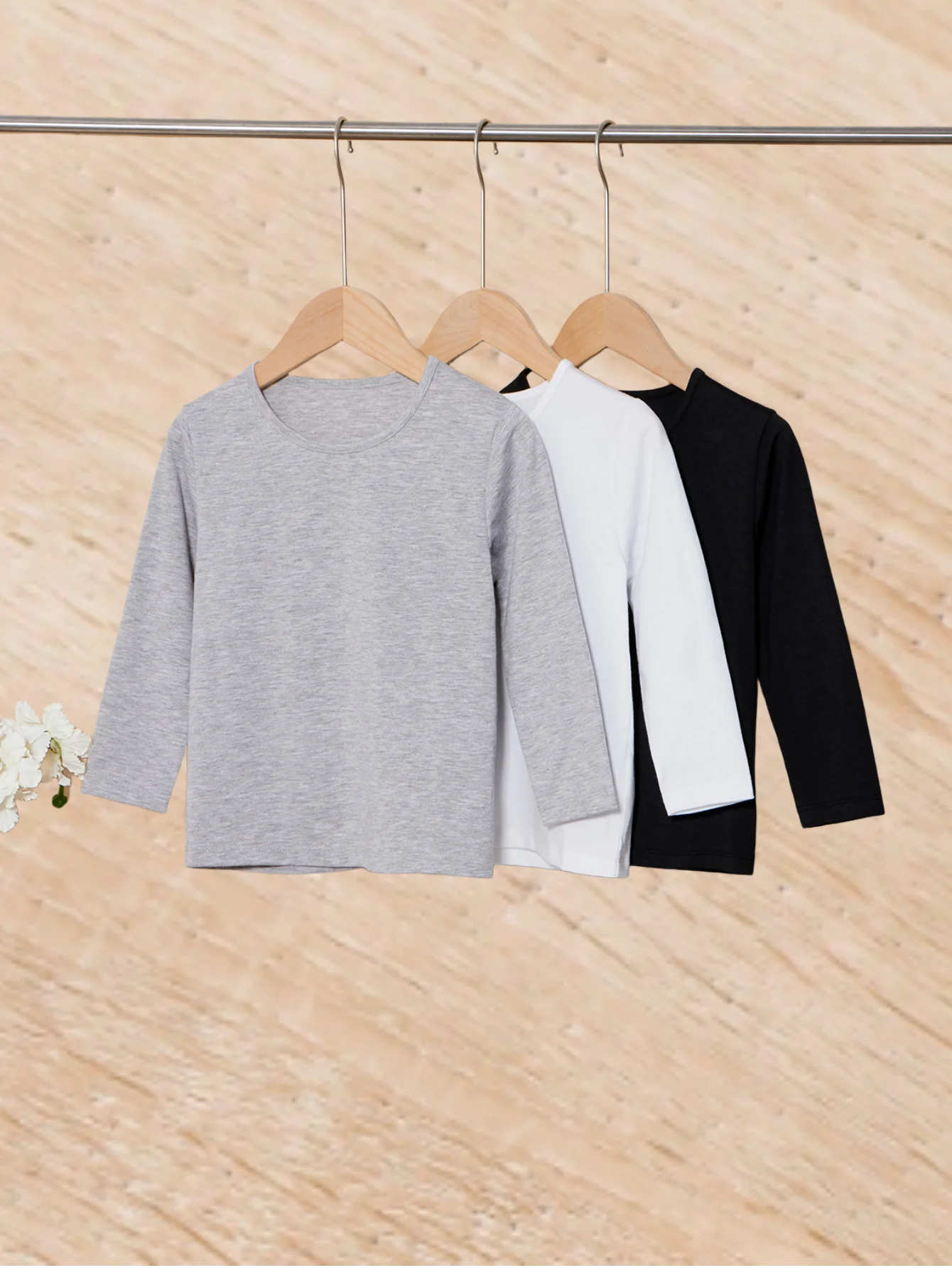 Classic long-sleeved base shirt, black, white and gray, casual and fashionable
Classic long-sleeved base shirt, black, white and gray, casual and fashionable