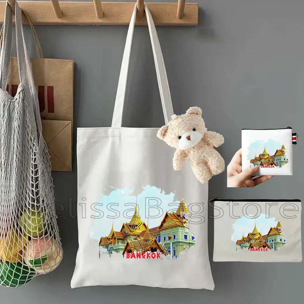 4PCS Gifts Set Bangkok Thailand White Canvas Tote Bag Handbag with Doll Key Coin Purse Cosmetic Makeup Toilet Bag Case Pouch
4PCS Gifts Set Bangkok Thailand White Canvas Tote Bag Handbag with Doll Key Coin Purse Cosmetic Makeup Toilet Bag Case Pouch