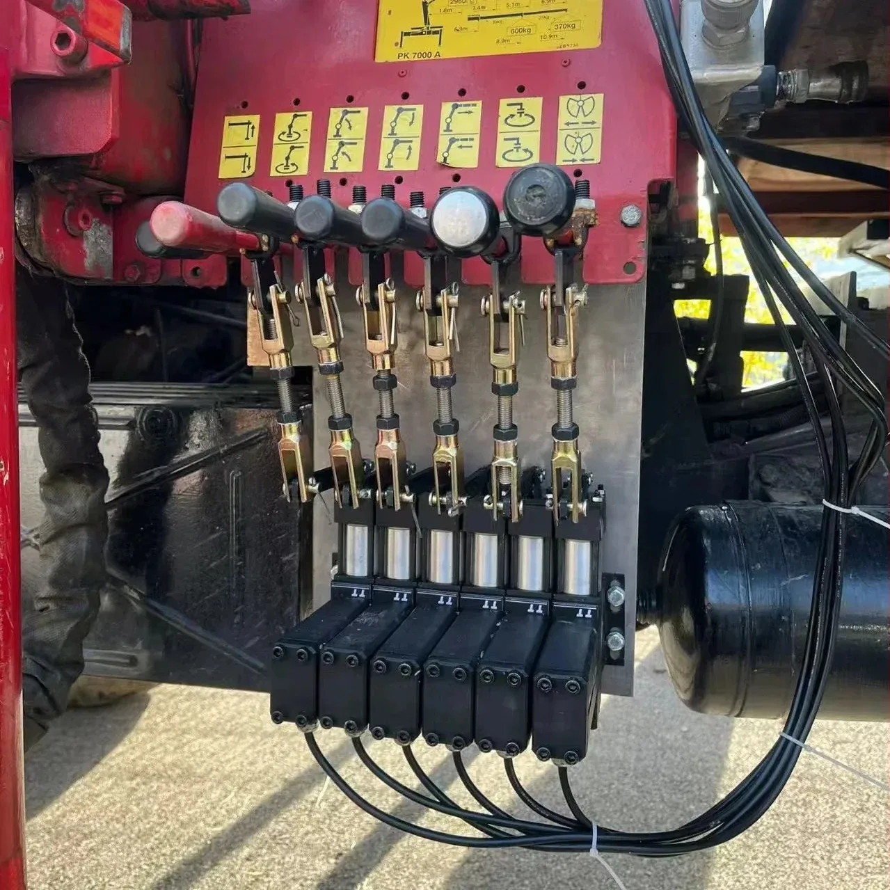 Brand Waterproof Remote Control 6-Function for Trucks And Cars with Core Engine And Motor Components
Brand Waterproof Remote Control 6-Function for Trucks And Cars with Core Engine And Motor Components