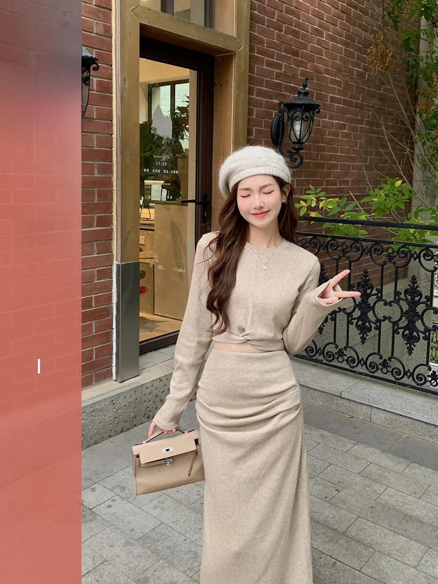 Lazy Sle Faion Set Women's High Waist Slim Fit f Skirt Two Piece Set Autumn Collection by HUANG ZUO ZUO
Lazy Sle Faion Set Women's High Waist Slim Fit f Skirt Two Piece Set Autumn Collection by HUANG ZUO ZUO