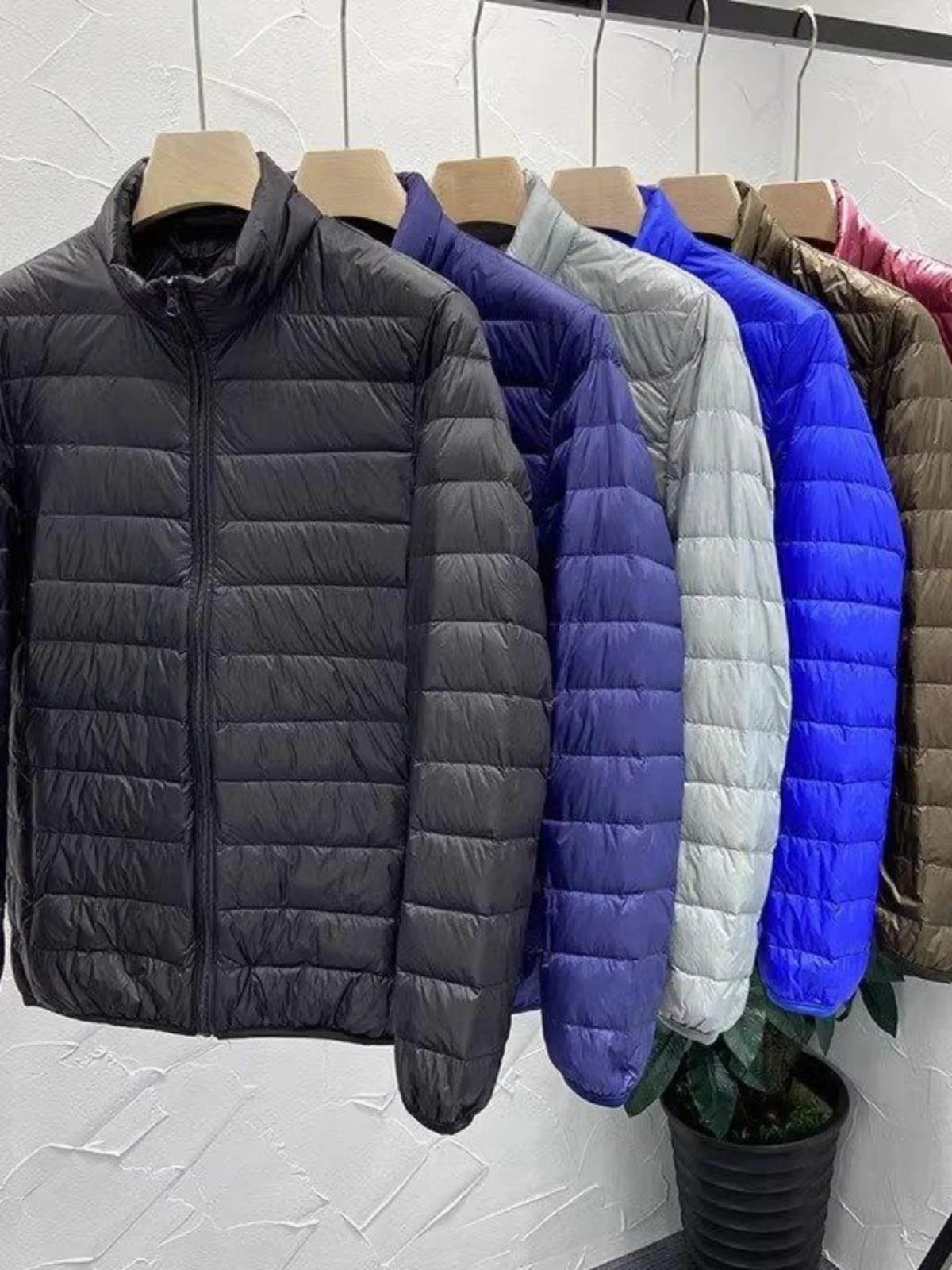 Lightweight ort Cotton Jaet for Men Winter Workwear Silk Cotton Padded Vest Modern Sle Urban Faion Youth Outerwear
Lightweight ort Cotton Jaet for Men Winter Workwear Silk Cotton Padded Vest Modern Sle Urban Faion Youth Outerwear