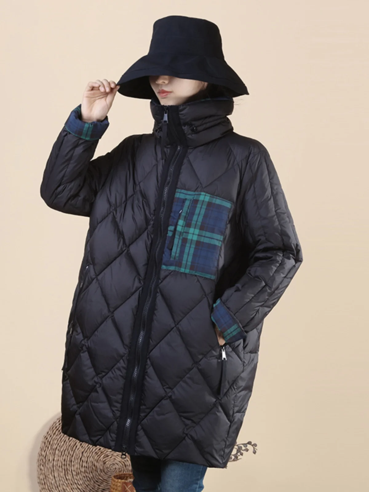 Ele женское пуховое пальто средней длины Jaet White Du Feather свободного кроя Thiened корейское пальто для тех, кто выделивает сле
Ele женское пуховое пальто средней длины Jaet White Du Feather свободного кроя Thiened корейское пальто для тех, кто выделивает сле