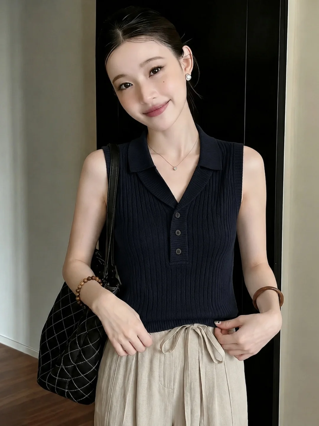 Elegant Neck Ice Silk Knitted Vest Summer Sleeveless Women's Fashion Loose Fit Versatile Small Shirt Straight Cut Style
Elegant Neck Ice Silk Knitted Vest Summer Sleeveless Women's Fashion Loose Fit Versatile Small Shirt Straight Cut Style