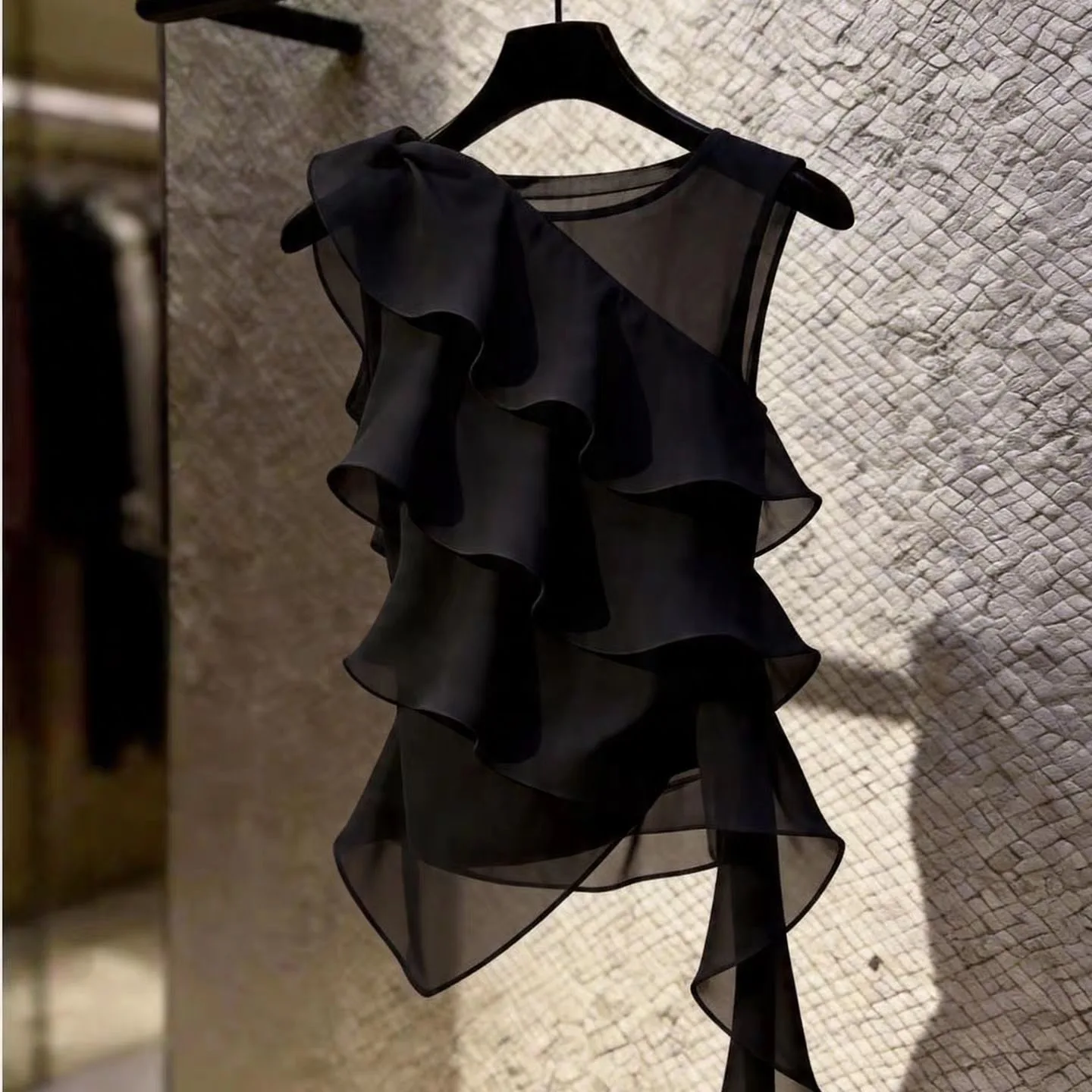 Spring 2026 Black Lace Trim Sleeveless Chiffon Top Women's Fashion Design Sense Unique Style Commute Style Loose Fit Polyester
Spring 2026 Black Lace Trim Sleeveless Chiffon Top Women's Fashion Design Sense Unique Style Commute Style Loose Fit Polyester