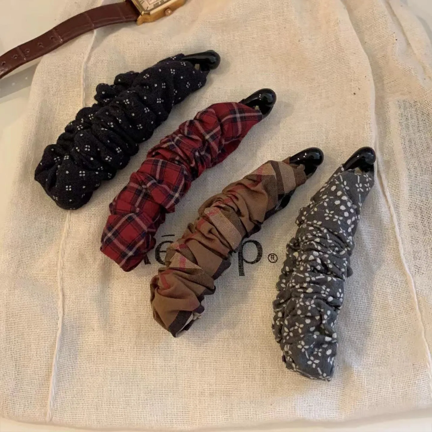 1 шт. Новинка 2026: Ретро-заколка-банан в горошек с рюшами для женщин, для прически «пучок» или хвоста, стильная заколка для волос
1 шт. Новинка 2026: Ретро-заколка-банан в горошек с рюшами для женщин, для прически «пучок» или хвоста, стильная заколка для волос