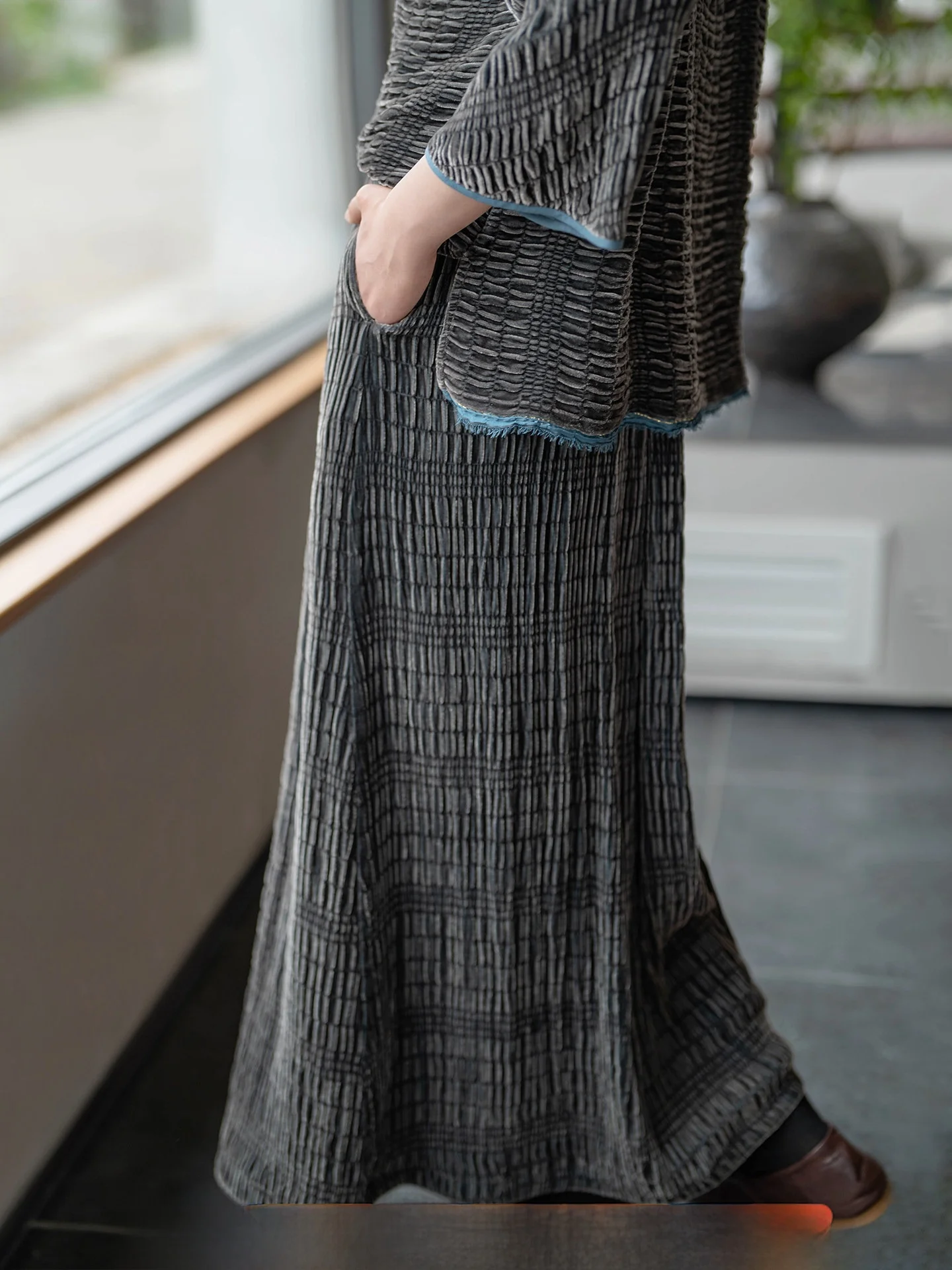 Elastic Silk Bubble Velvet Texture Simple Fluffy f-tight A-line Skirt Women's Mid-waist Stand Fit Spring Seasonal Skirt
Elastic Silk Bubble Velvet Texture Simple Fluffy f-tight A-line Skirt Women's Mid-waist Stand Fit Spring Seasonal Skirt