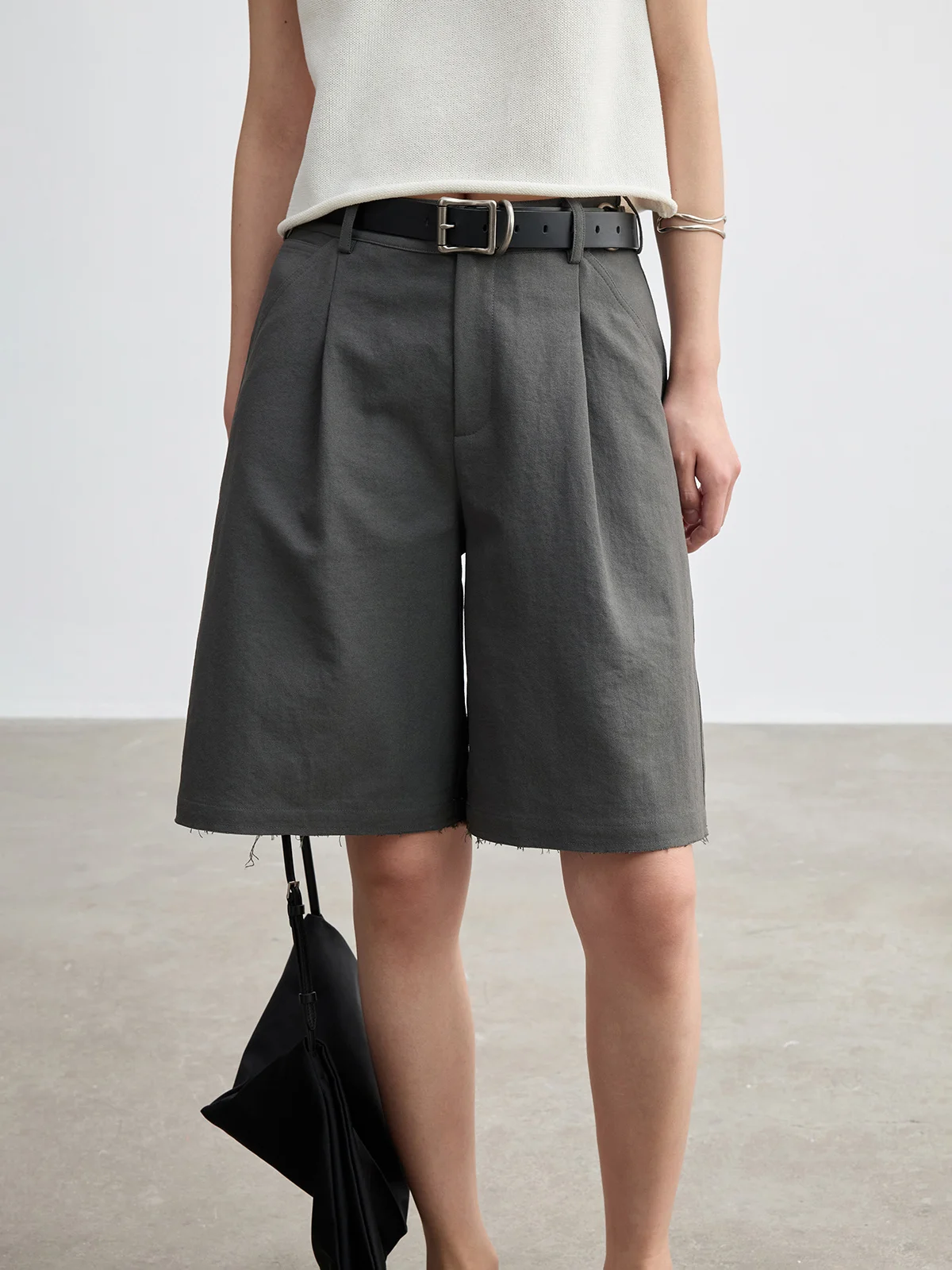 JUSLIN UPF50 Original Yarn Casual Light Comfortable Five-Quarter Length Frayed Shorts Polyester Fiber High Waist Zipper Fly
JUSLIN UPF50 Original Yarn Casual Light Comfortable Five-Quarter Length Frayed Shorts Polyester Fiber High Waist Zipper Fly