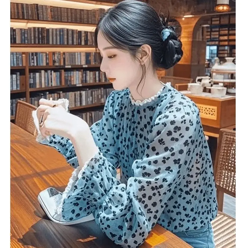Весна 2025: Новая свободная синяя рубашка с пышными рукавами в корейском стиле для повседневной носки, удобная, дышащая, женская
Весна 2025: Новая свободная синяя рубашка с пышными рукавами в корейском стиле для повседневной носки, удобная, дышащая, женская