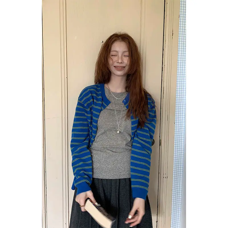American retro contrasting striped knitted women's cardigan autumn/winter Y2K Harajuku subculture women's loose casual tops emo
American retro contrasting striped knitted women's cardigan autumn/winter Y2K Harajuku subculture women's loose casual tops emo