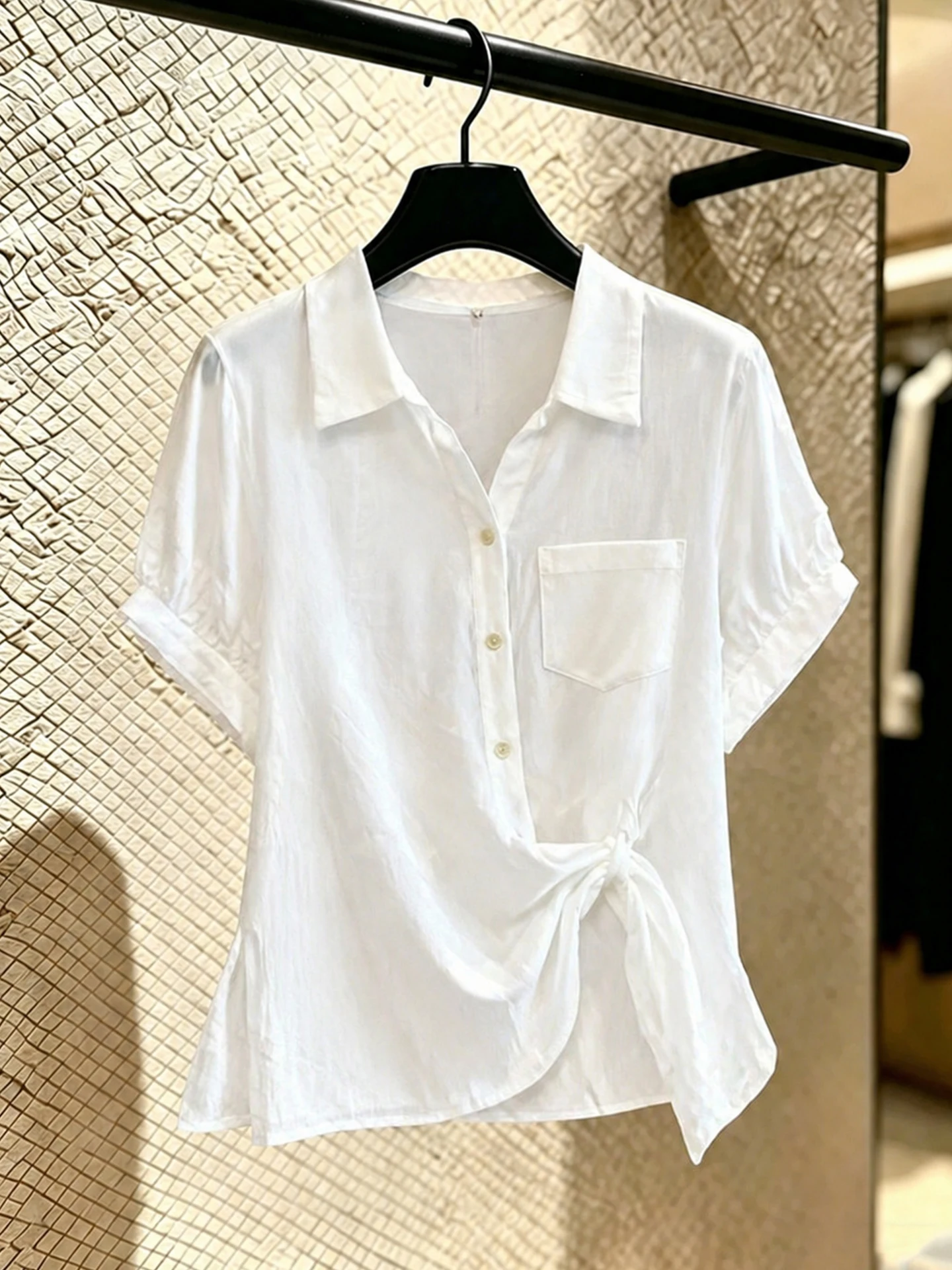 Minimalist Style Versatile Slimming Shirt Lightweight Waist-Cinching Design Summer Fashionable Top for plus Size Women
Minimalist Style Versatile Slimming Shirt Lightweight Waist-Cinching Design Summer Fashionable Top for plus Size Women