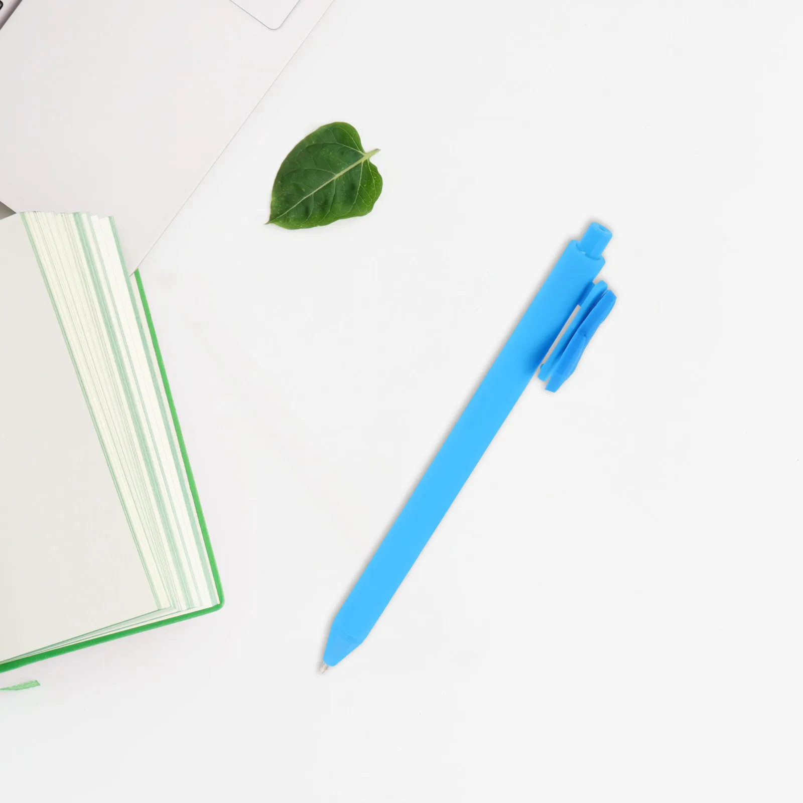 Набор из 5 шариковых ручек в форме ленты, пластиковые ручки для плавного письма, забавные креативные ручки для офиса, студентов, благотворительных мероприятий и вечеринок
Набор из 5 шариковых ручек в форме ленты, пластиковые ручки для плавного письма, забавные креативные ручки для офиса, студентов, благотворительных мероприятий и вечеринок