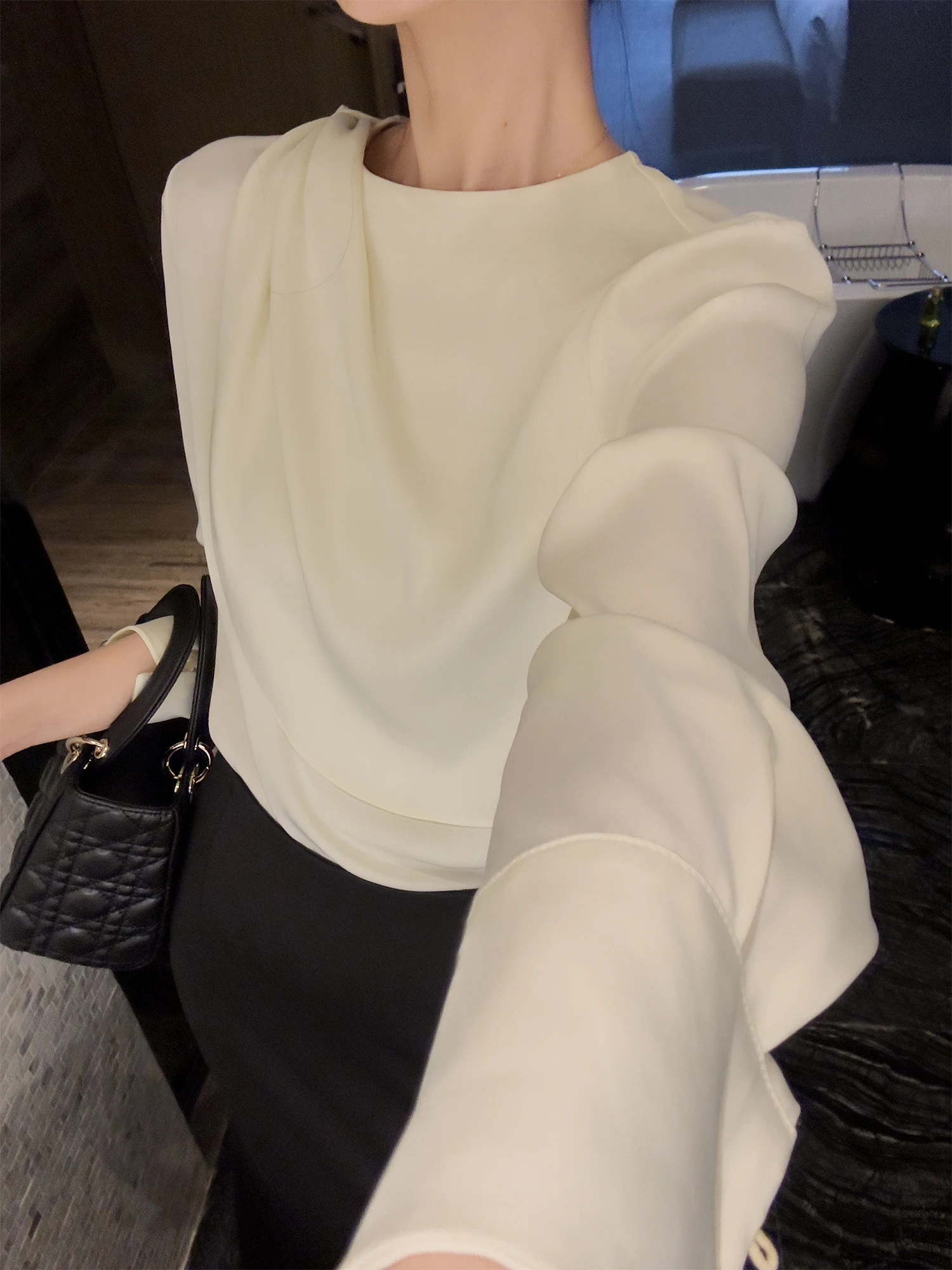 Новая женская элегантная блузка из ацетата с длинным рукавом и одной складкой для осенних поездок на работу, дышащая, приятная для кожи
Новая женская элегантная блузка из ацетата с длинным рукавом и одной складкой для осенних поездок на работу, дышащая, приятная для кожи