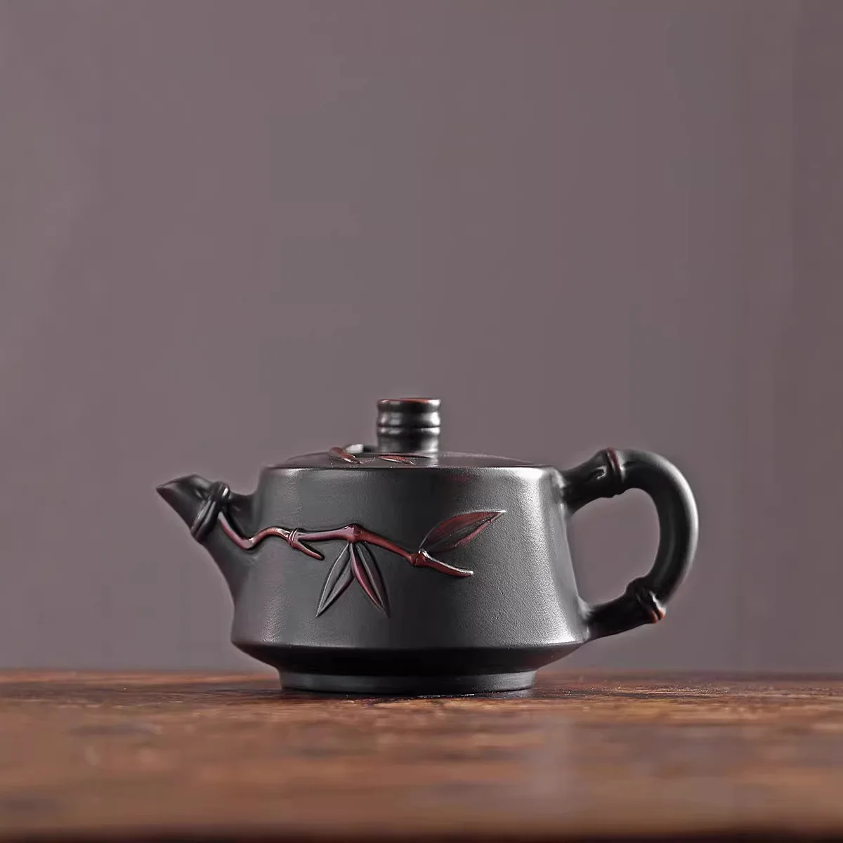 Чайник с бамбуковым узором, фиолетовая глина, китайский чайный сервиз Gongfu, керамический горшок ручной работы с подарочной коробкой
Чайник с бамбуковым узором, фиолетовая глина, китайский чайный сервиз Gongfu, керамический горшок ручной работы с подарочной коробкой