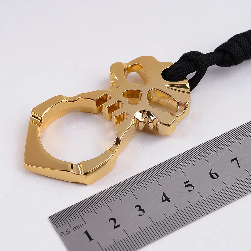 Outdoor self-defense against wolves creative skull refers to the tiger car escape broken window key chain pendant fashion
Outdoor self-defense against wolves creative skull refers to the tiger car escape broken window key chain pendant fashion