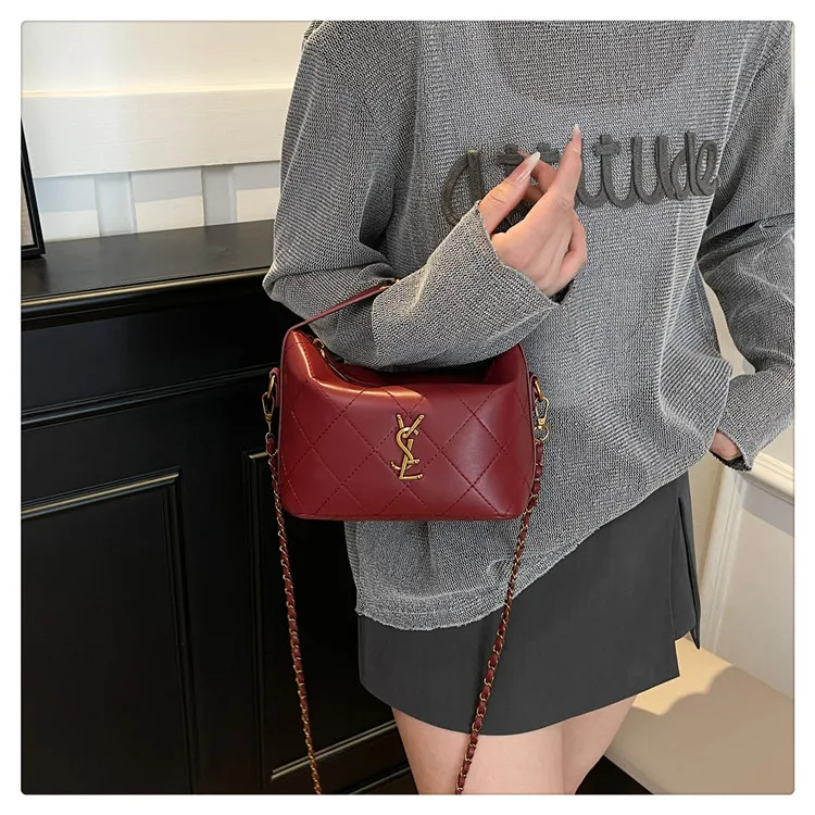 2026 New Retro Chain Bucket Bag - Detachable Crossbody & Handheld, EU Chic Geometric Clutch with Magnetic Closure,
2026 New Retro Chain Bucket Bag - Detachable Crossbody & Handheld, EU Chic Geometric Clutch with Magnetic Closure,