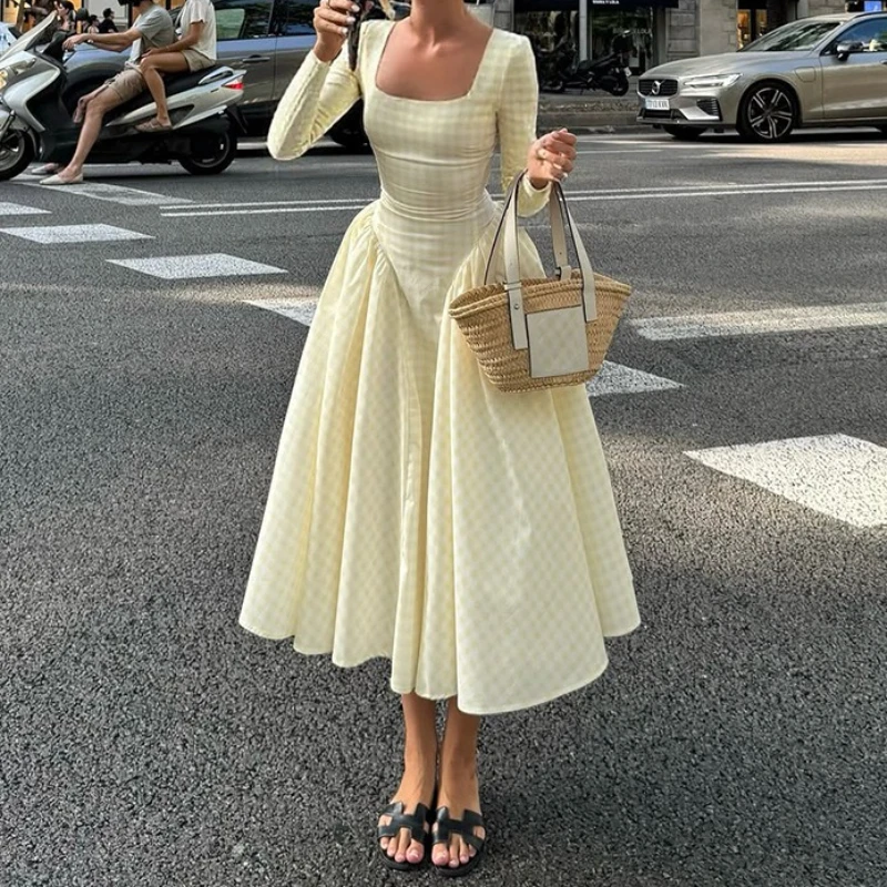 Hot Selling Women's Autumn and Winter New Style Temperament Plaid Skirt Fashionable Waist Cinching Long Sleeved Dress 
Hot Selling Women's Autumn and Winter New Style Temperament Plaid Skirt Fashionable Waist Cinching Long Sleeved Dress