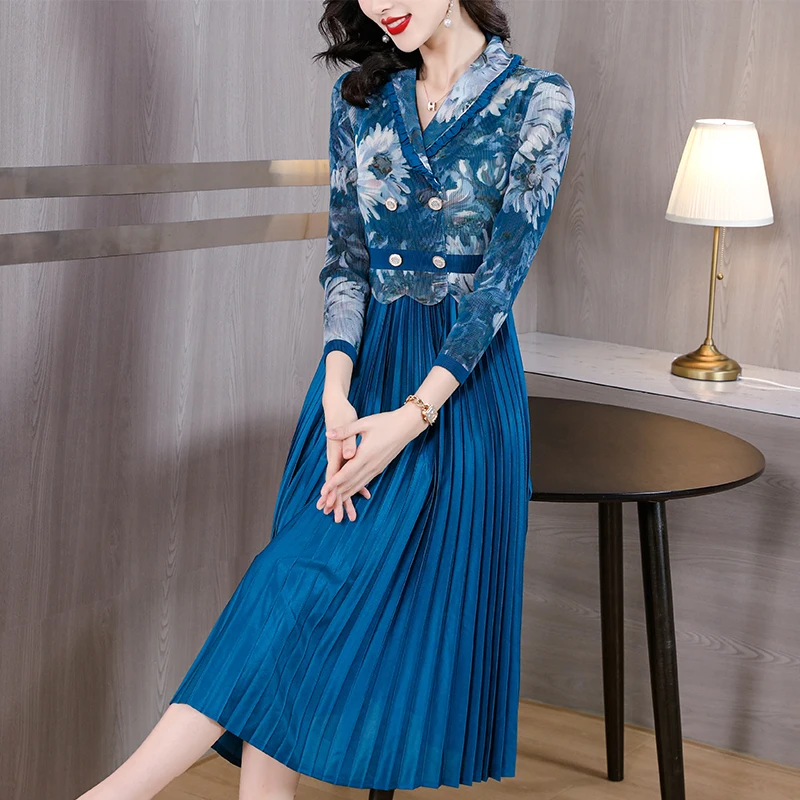 Pleated Dress Women's Spring New Fashion Printed Lapel Long-sleeved Single-breasted Belted Cardigan Long Dress
Pleated Dress Women's Spring New Fashion Printed Lapel Long-sleeved Single-breasted Belted Cardigan Long Dress
