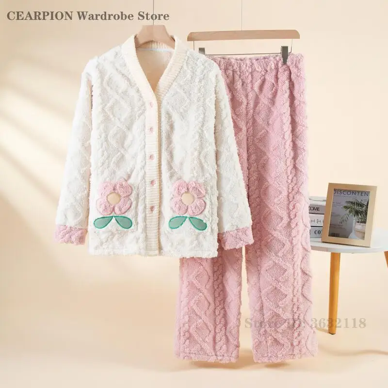 Coral Fleece Nightwear Pink Pajamas Suit Women Warm Autumn Winter Home Clothes 2 Piece Set Long Sleeved Top Elastic Waist Pants
Coral Fleece Nightwear Pink Pajamas Suit Women Warm Autumn Winter Home Clothes 2 Piece Set Long Sleeved Top Elastic Waist Pants