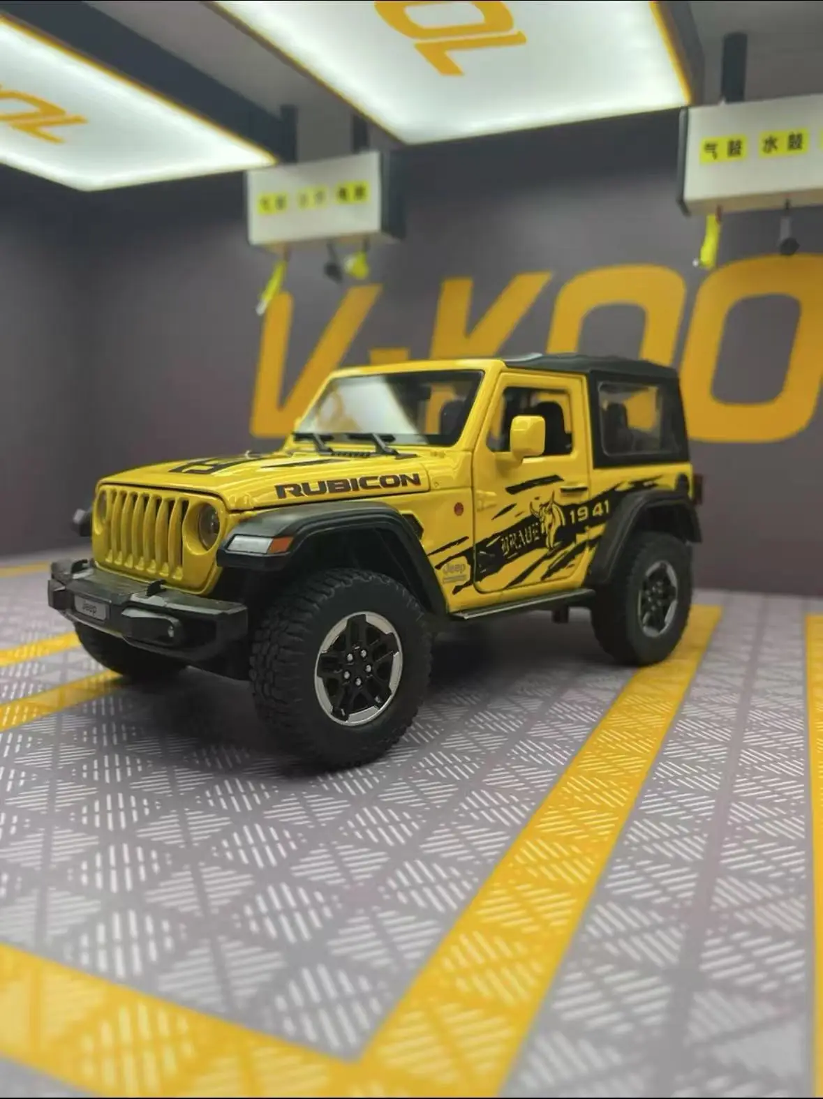 1/24 большой Jeep Wrangler, модель автомобиля из сплава, имитация модели автомобиля, внедорожный мальчик, коллекция игрушечных автомобилей, орнамент, подарки
1/24 большой Jeep Wrangler, модель автомобиля из сплава, имитация модели автомобиля, внедорожный мальчик, коллекция игрушечных автомобилей, орнамент, подарки
