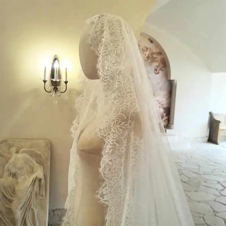 Chantilly Lace Trim Mantilla Veil Eyelash Lace Wedding Veil with Comb Bridal Wedding Accessories Cathedral Length Customizable
Chantilly Lace Trim Mantilla Veil Eyelash Lace Wedding Veil with Comb Bridal Wedding Accessories Cathedral Length Customizable