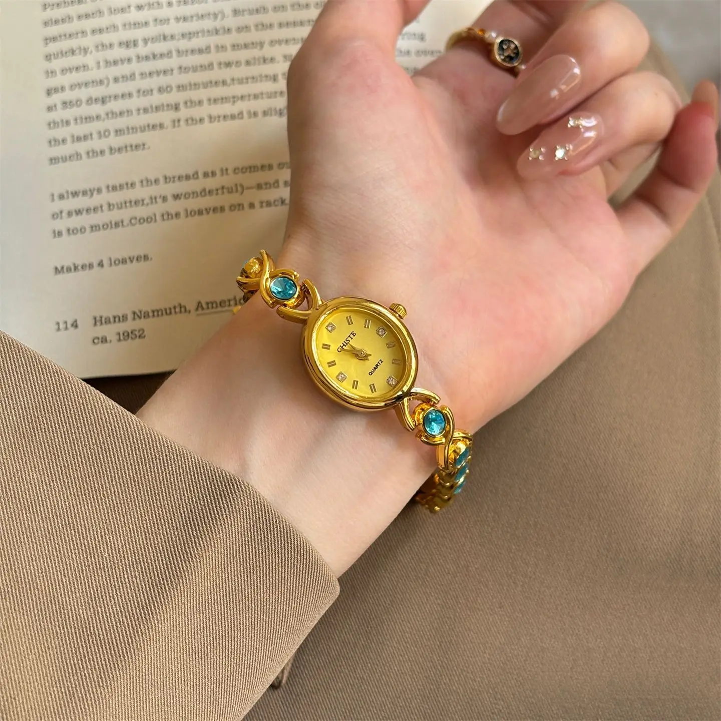 Женские часы, женский браслет, английские часы с цветными бриллиантами
Женские часы, женский браслет, английские часы с цветными бриллиантами