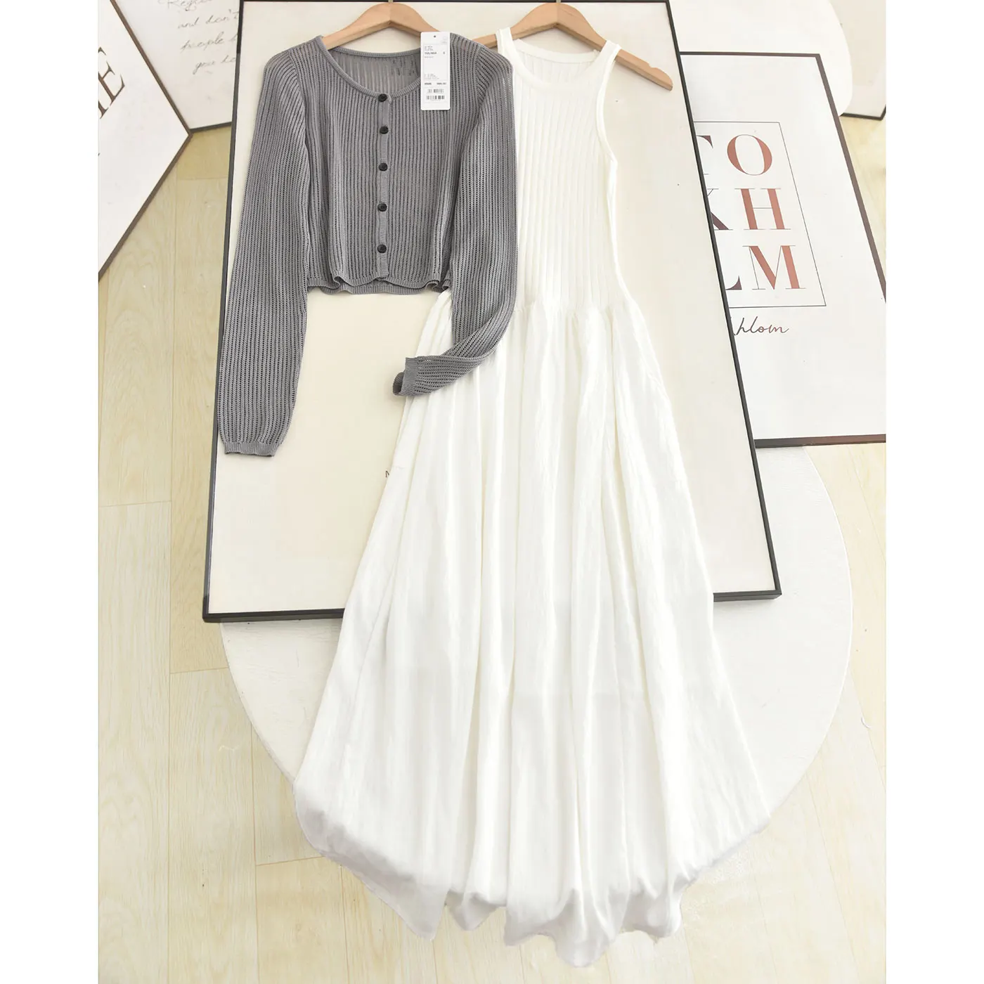 Summer 2026 White Splice Sunscreen Knitted Cardigan Dress Two-Piece Set Women's Fashion Lightweight Breathable round Neckline
Summer 2026 White Splice Sunscreen Knitted Cardigan Dress Two-Piece Set Women's Fashion Lightweight Breathable round Neckline