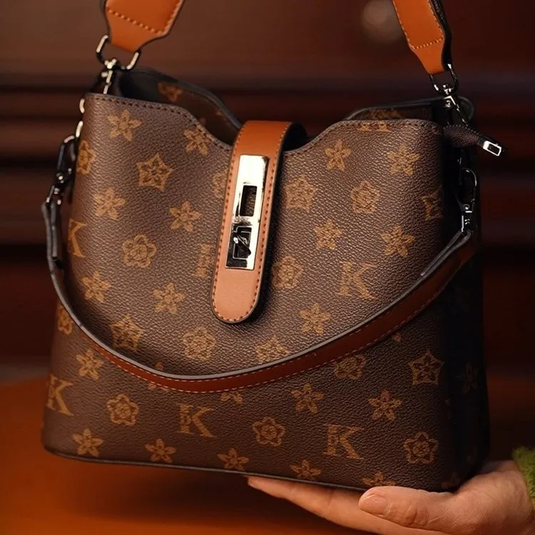 Elegant Designer Shoulder Bag for Women Soft Leather Crossbody Purse Ladies Handbags Vintage Style Tote
Elegant Designer Shoulder Bag for Women Soft Leather Crossbody Purse Ladies Handbags Vintage Style Tote