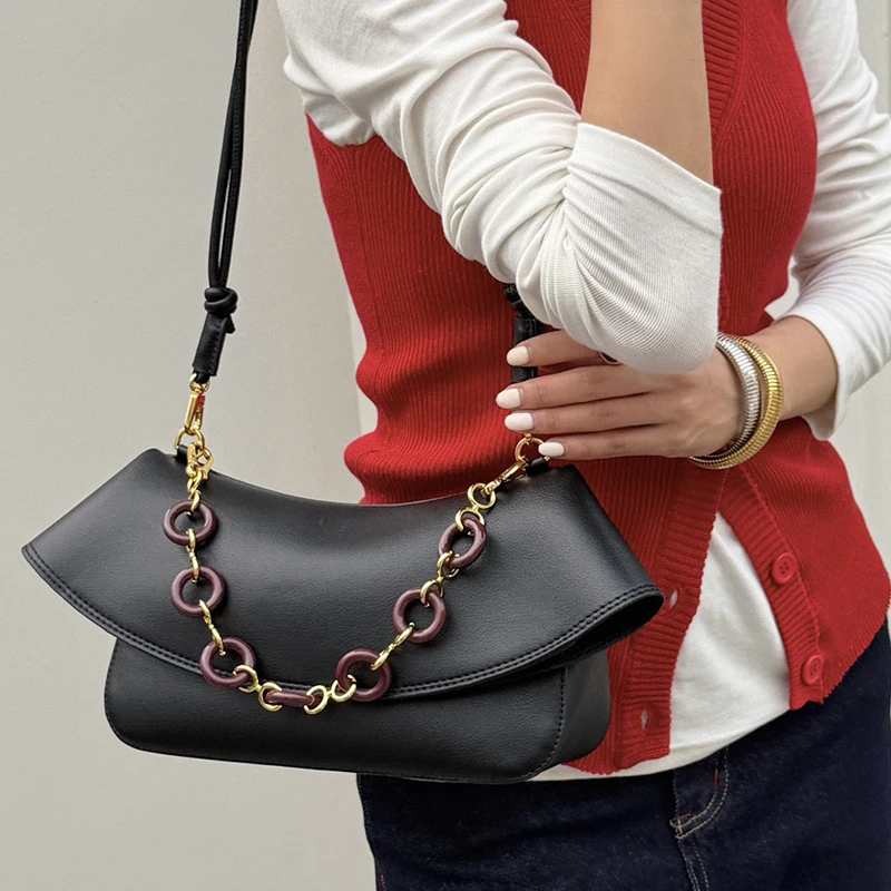 2026 New Summer Leather Shoulder Bag Fashion Brand Design Donut Chain Bag Lazy Style Underarm Bag Female
2026 New Summer Leather Shoulder Bag Fashion Brand Design Donut Chain Bag Lazy Style Underarm Bag Female