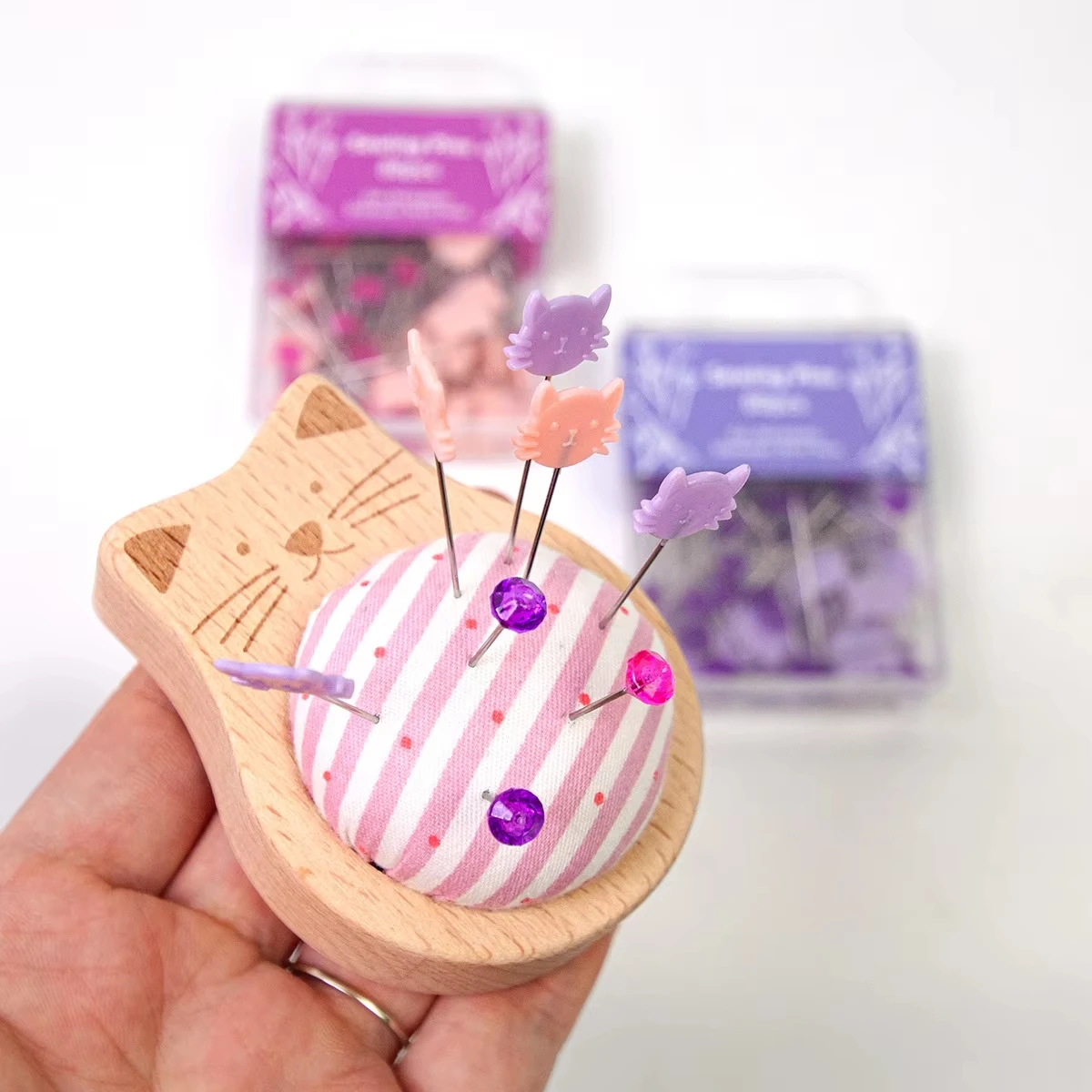 1set Striped Cat Pin Cushion with 80pcs Positioning Pins Dressmaker Quilting Supplies for Crafts Making Sewing Project
1set Striped Cat Pin Cushion with 80pcs Positioning Pins Dressmaker Quilting Supplies for Crafts Making Sewing Project
