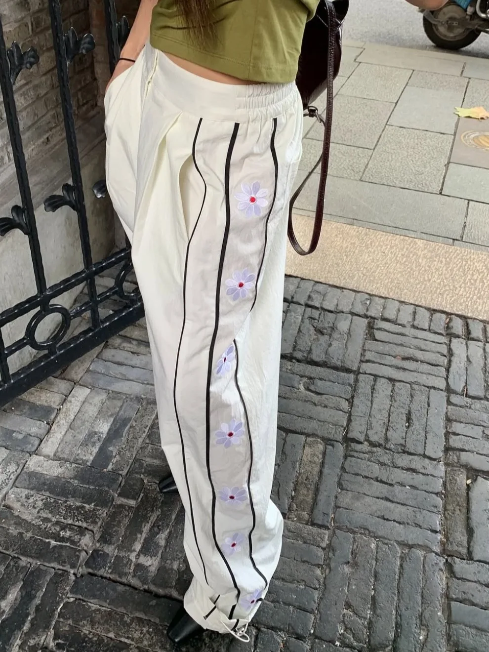 Retro Floral Embroidery High Waist Straight Leg Casual Pants Women's Fashionable Design Sensation Youthful Korean Style
Retro Floral Embroidery High Waist Straight Leg Casual Pants Women's Fashionable Design Sensation Youthful Korean Style