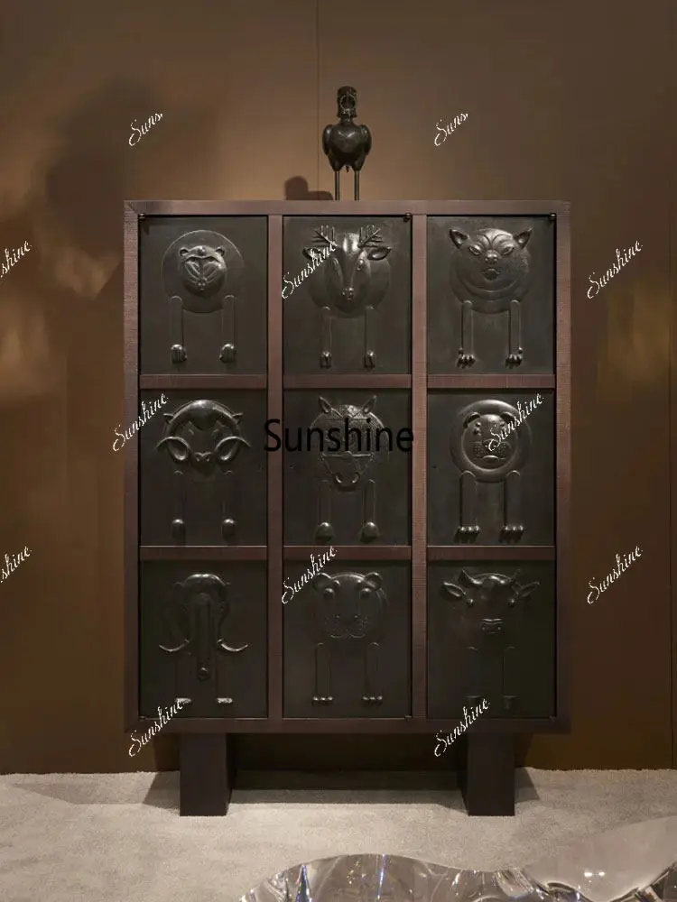 American retro dining side cabinet integrated against the wall antique living room storage locker
American retro dining side cabinet integrated against the wall antique living room storage locker