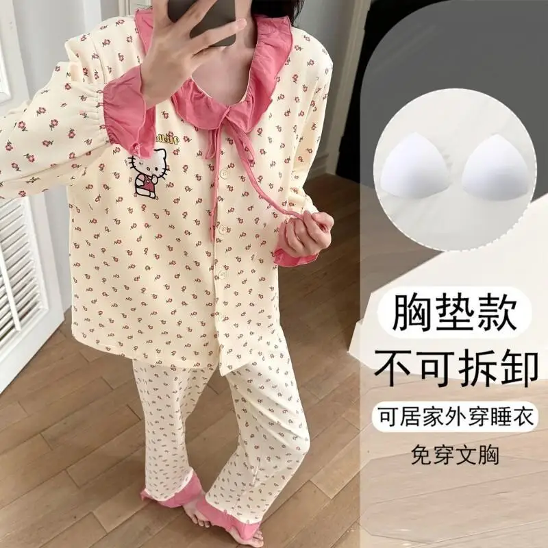 Женский пижамный комплект Sanrio Hello Kitty: мягкая домашняя одежда с длинным рукавом для студенток, милый свободный крой, со встроенным бюстгальтером, можно носить на улице
Женский пижамный комплект Sanrio Hello Kitty: мягкая домашняя одежда с длинным рукавом для студенток, милый свободный крой, со встроенным бюстгальтером, можно носить на улице